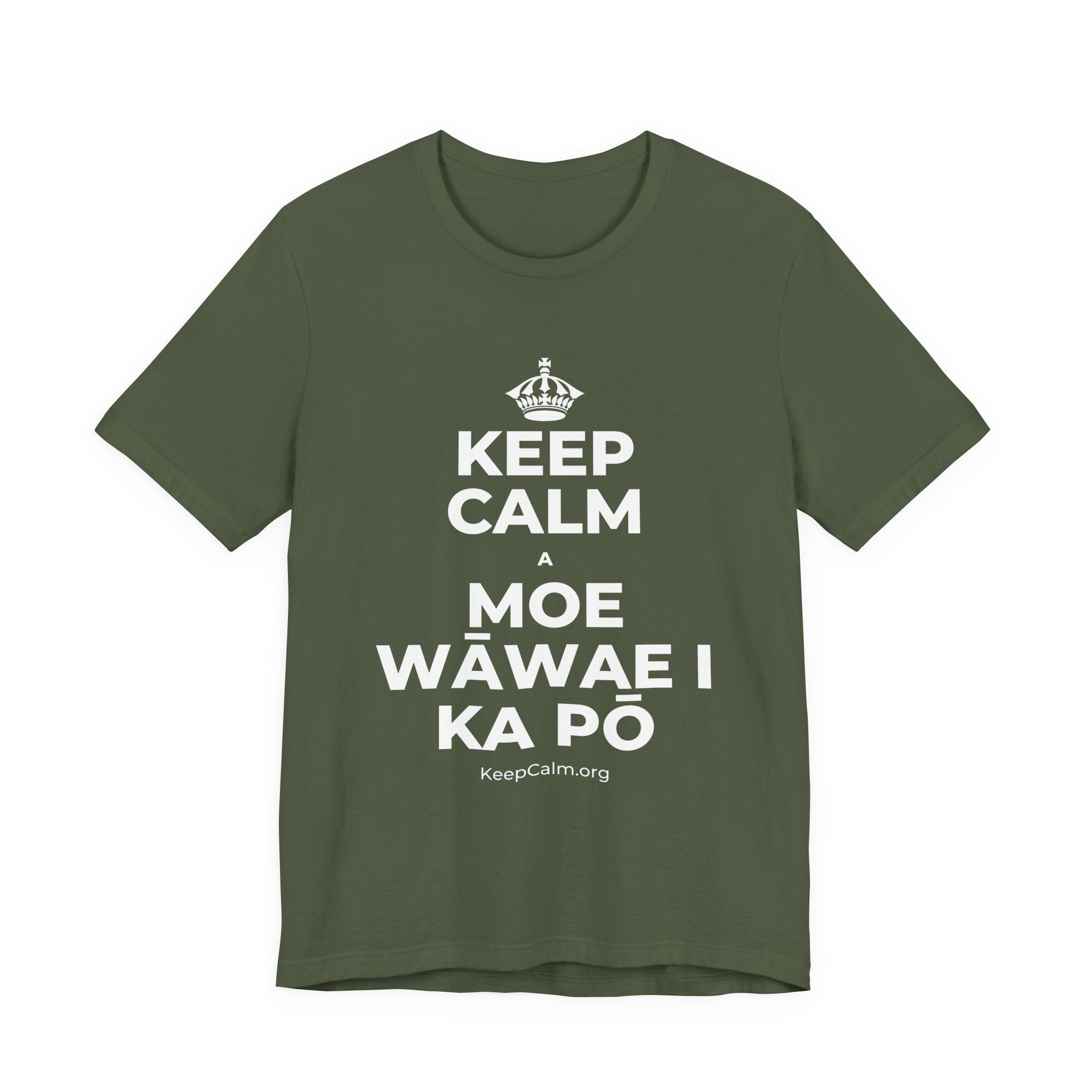 KEEP CALM A MOE WĀWAE I KA PŌ T-Shirt (Military Green–Autumn)