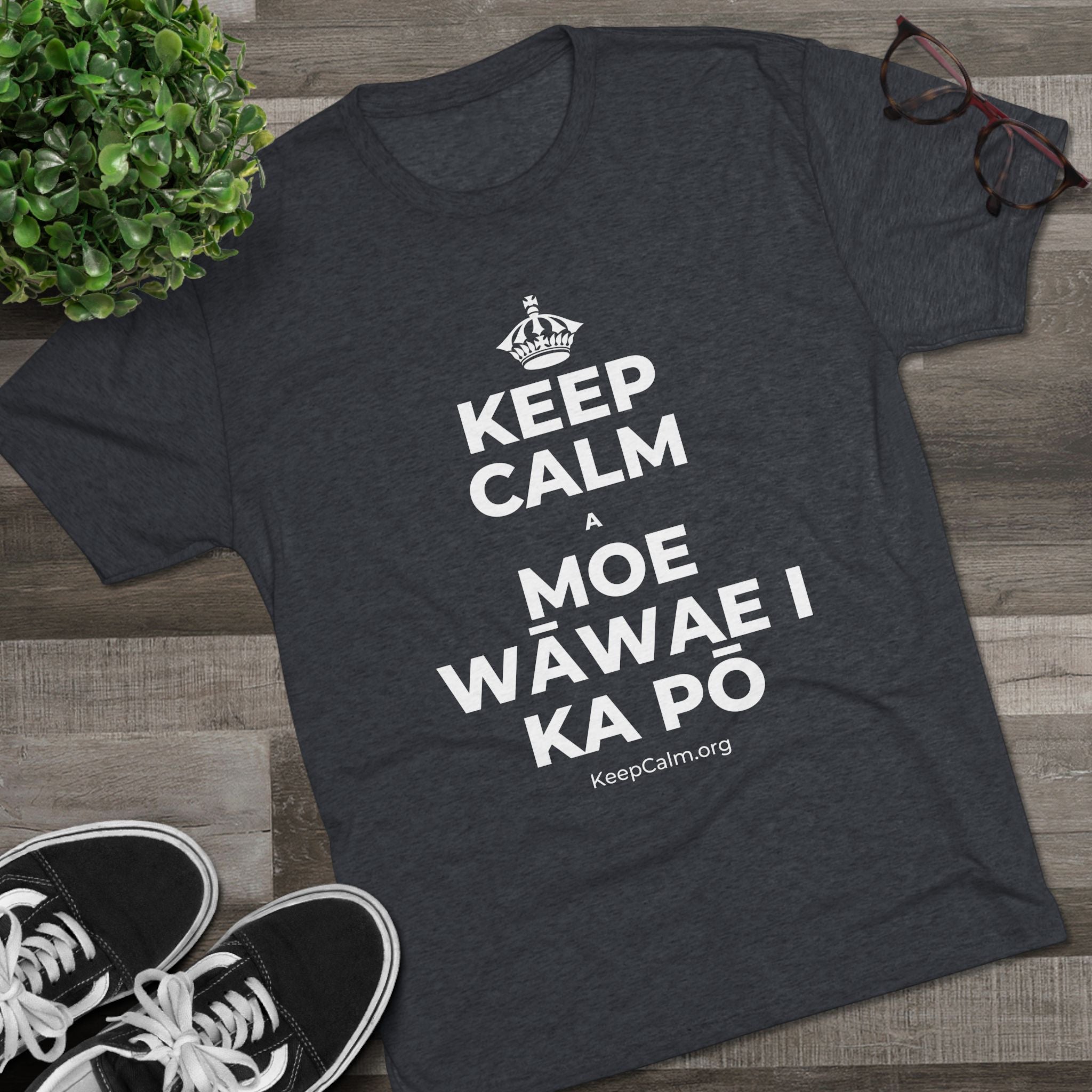 KEEP CALM A MOE WĀWAE I KA PŌ Tri-Blend Tee