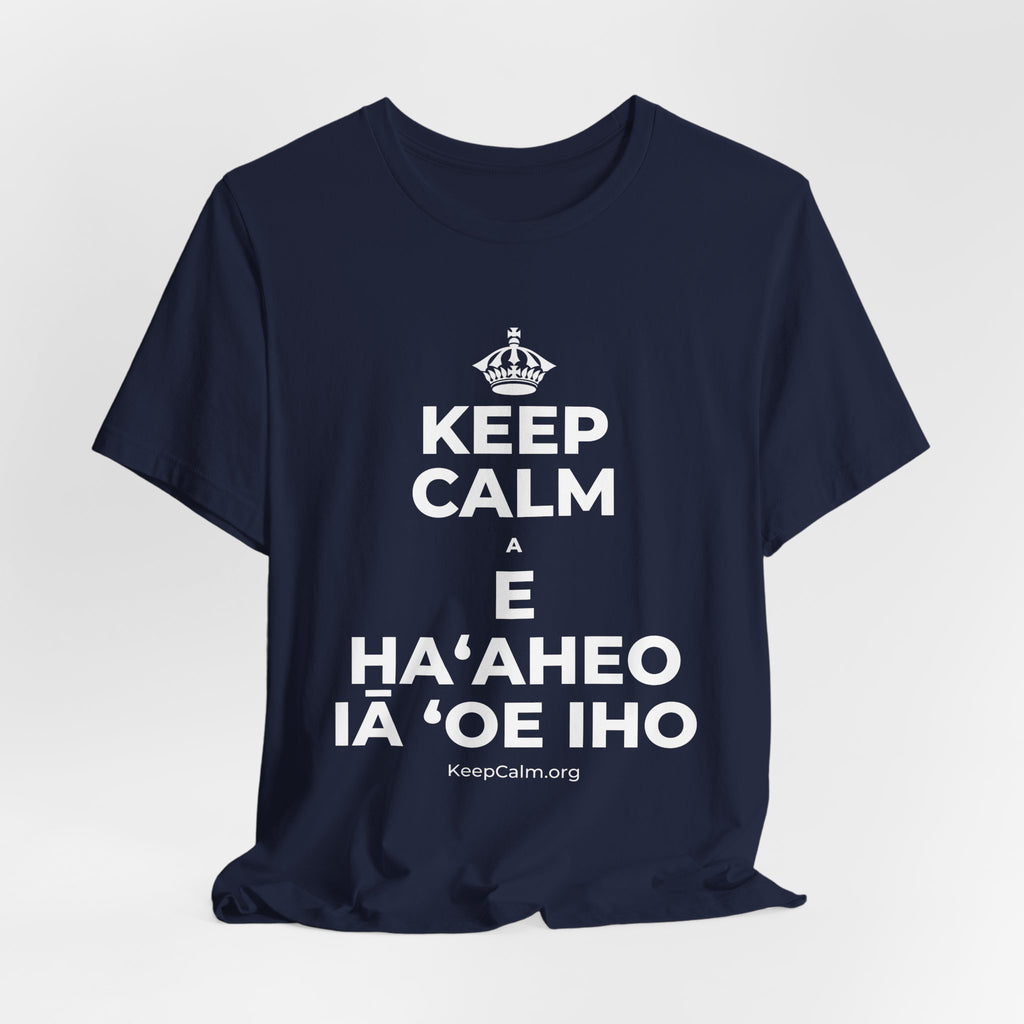 KEEP CALM A E HAʻAHEO IĀ ʻOE IHO T-Shirt (White–Asphalt)