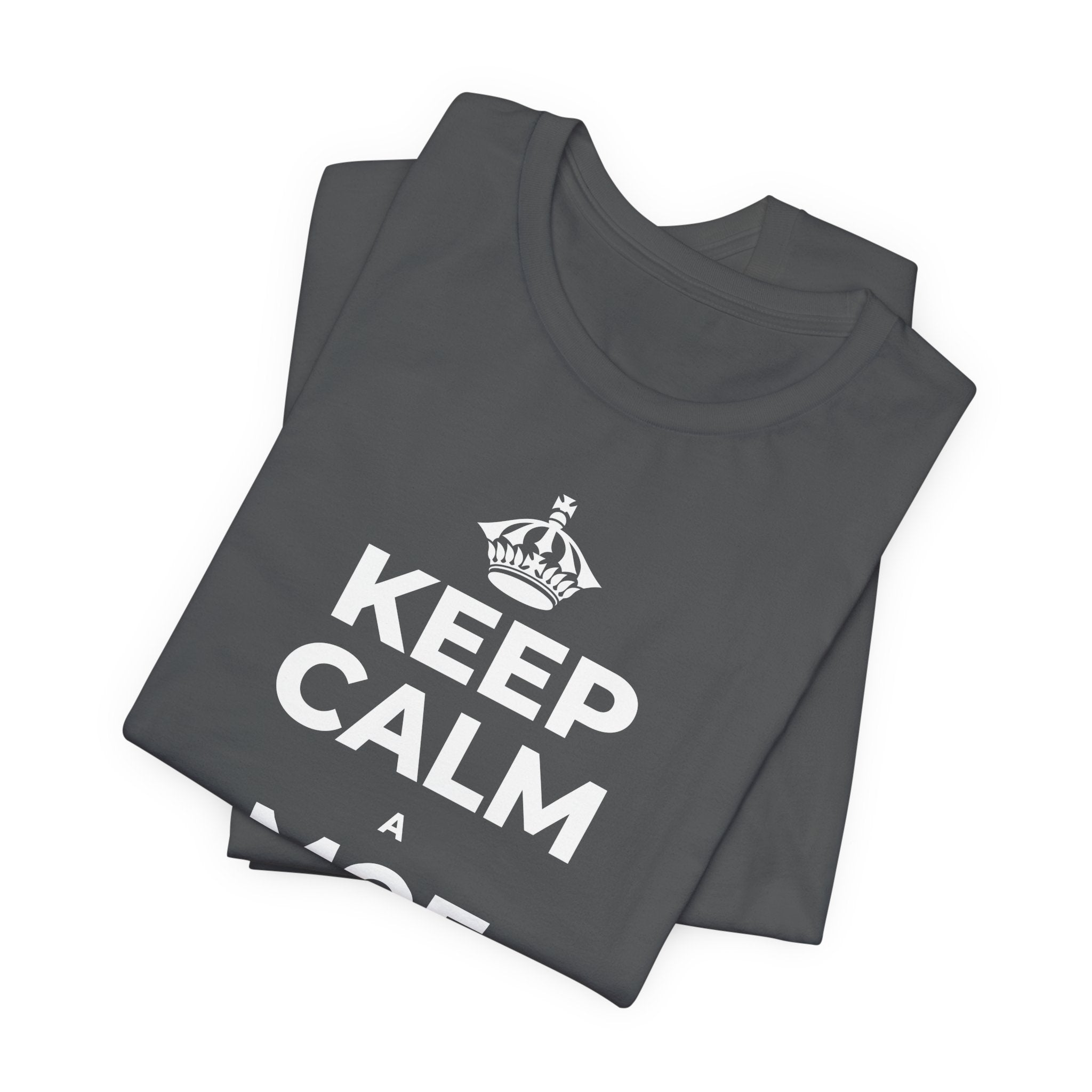 KEEP CALM A MOE WĀWAE I KA PŌ T-Shirt (White–Asphalt)