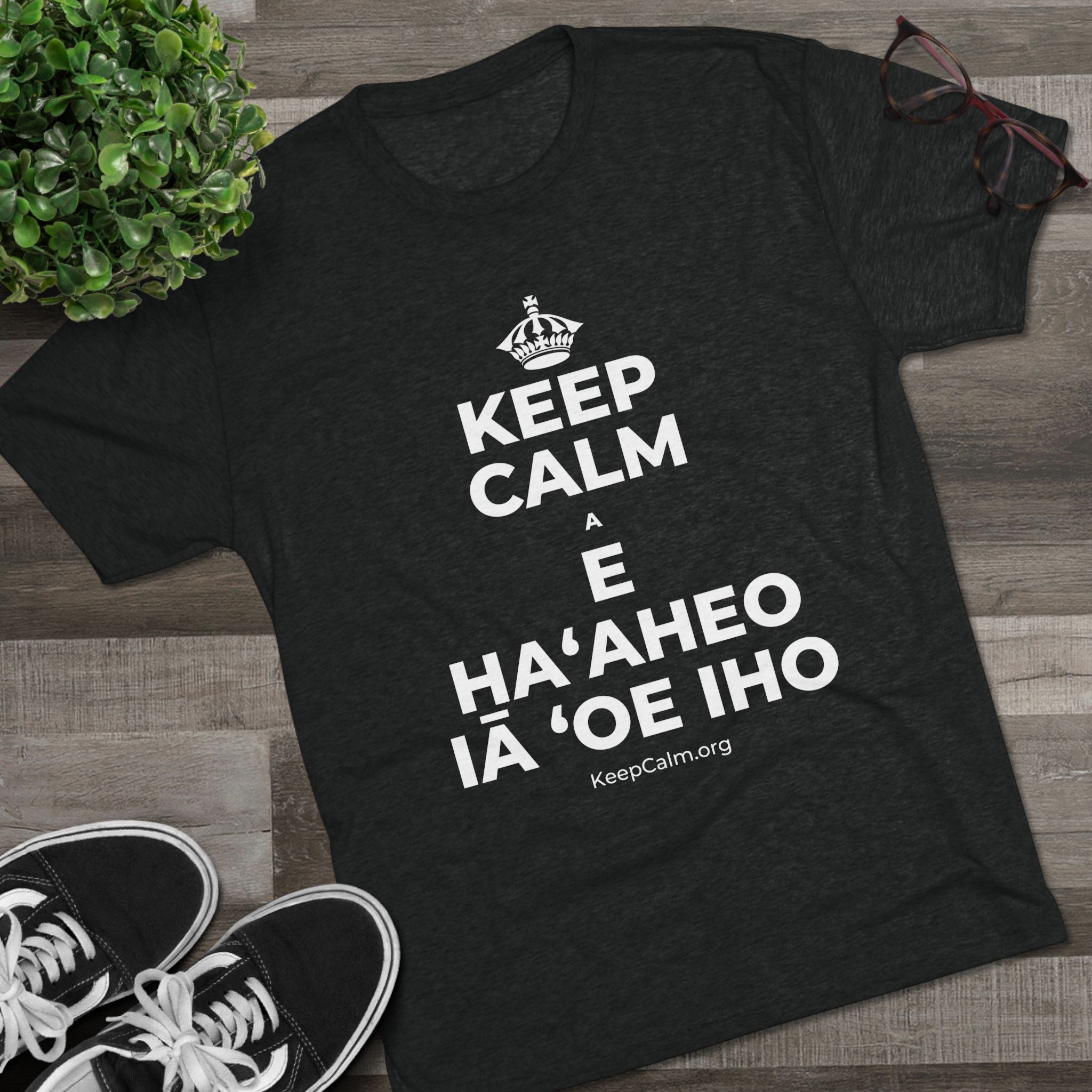 KEEP CALM A E HAʻAHEO IĀ ʻOE IHO Tri-Blend Tee