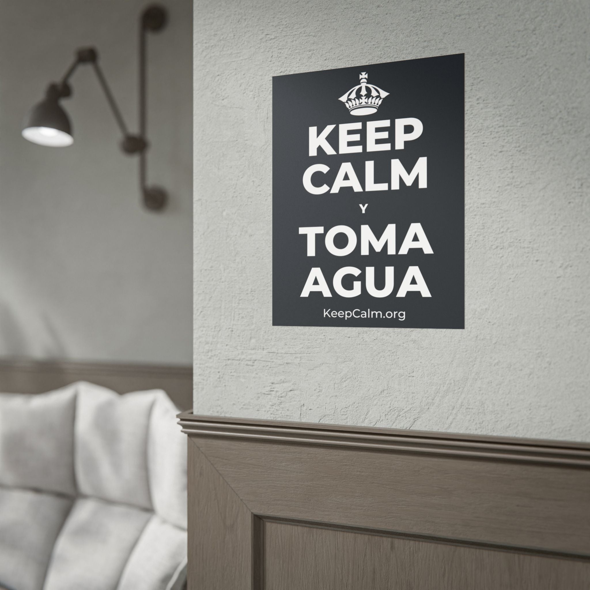 KEEP CALM Y TOMA AGUA Poster (Dark)