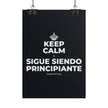 KEEP CALM Y SIGUE SIENDO PRINCIPIANTE Poster (Dark)
