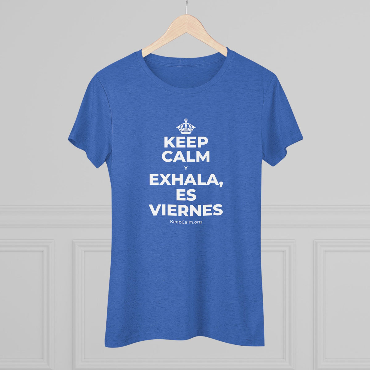 KEEP CALM Y EXHALA, ES VIERNES Women's Tri-Blend Tee