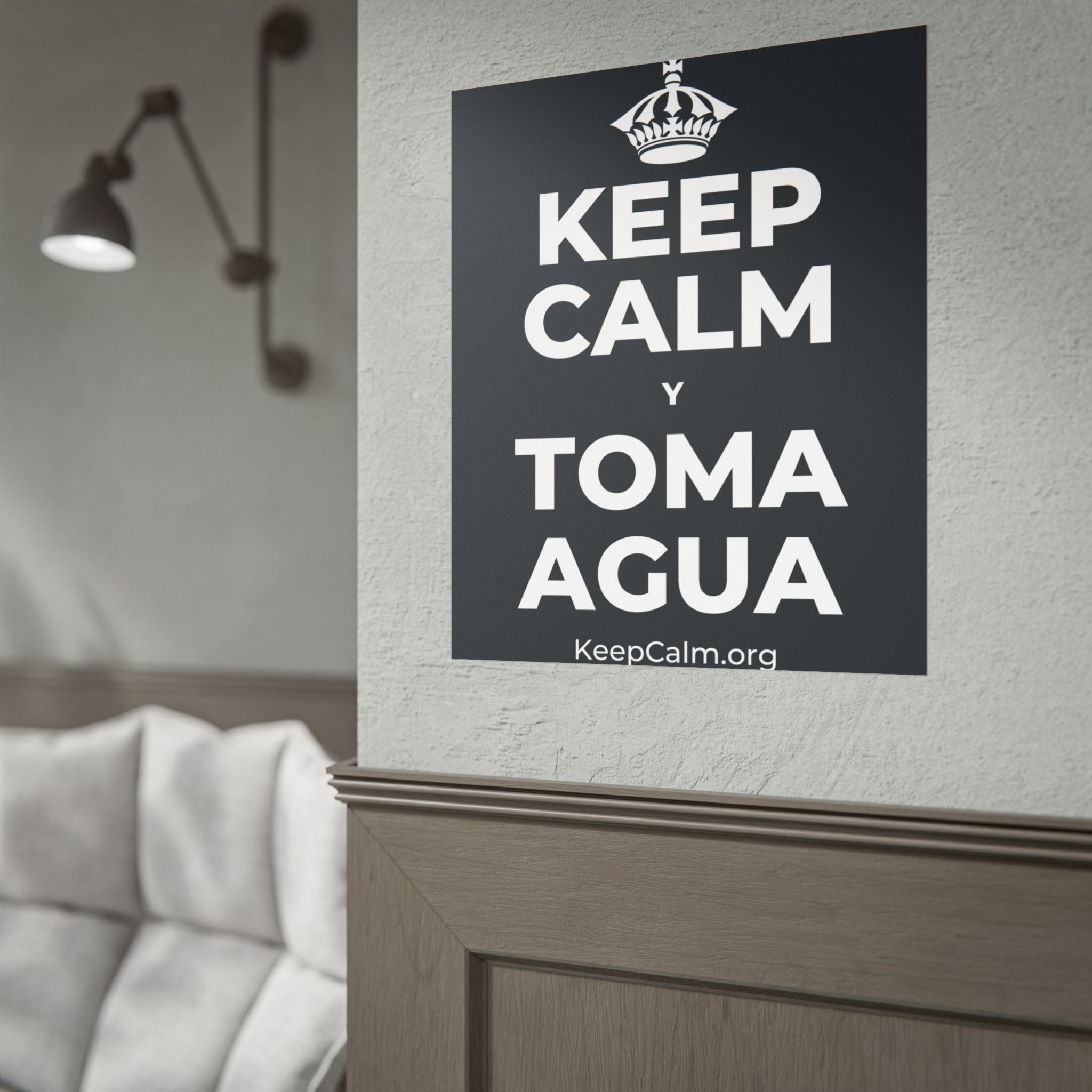 KEEP CALM Y TOMA AGUA Poster (Dark)
