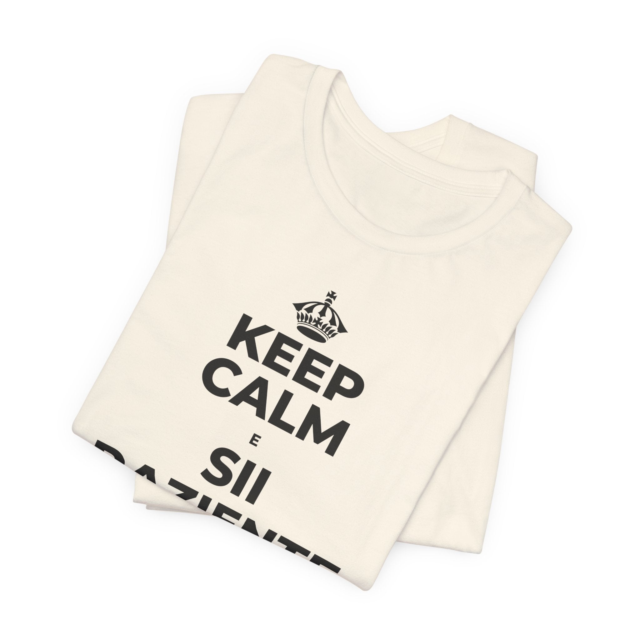 KEEP CALM E SII PAZIENTE CON LE NUOVE ABITUDINI T-Shirt (White–Asphalt)