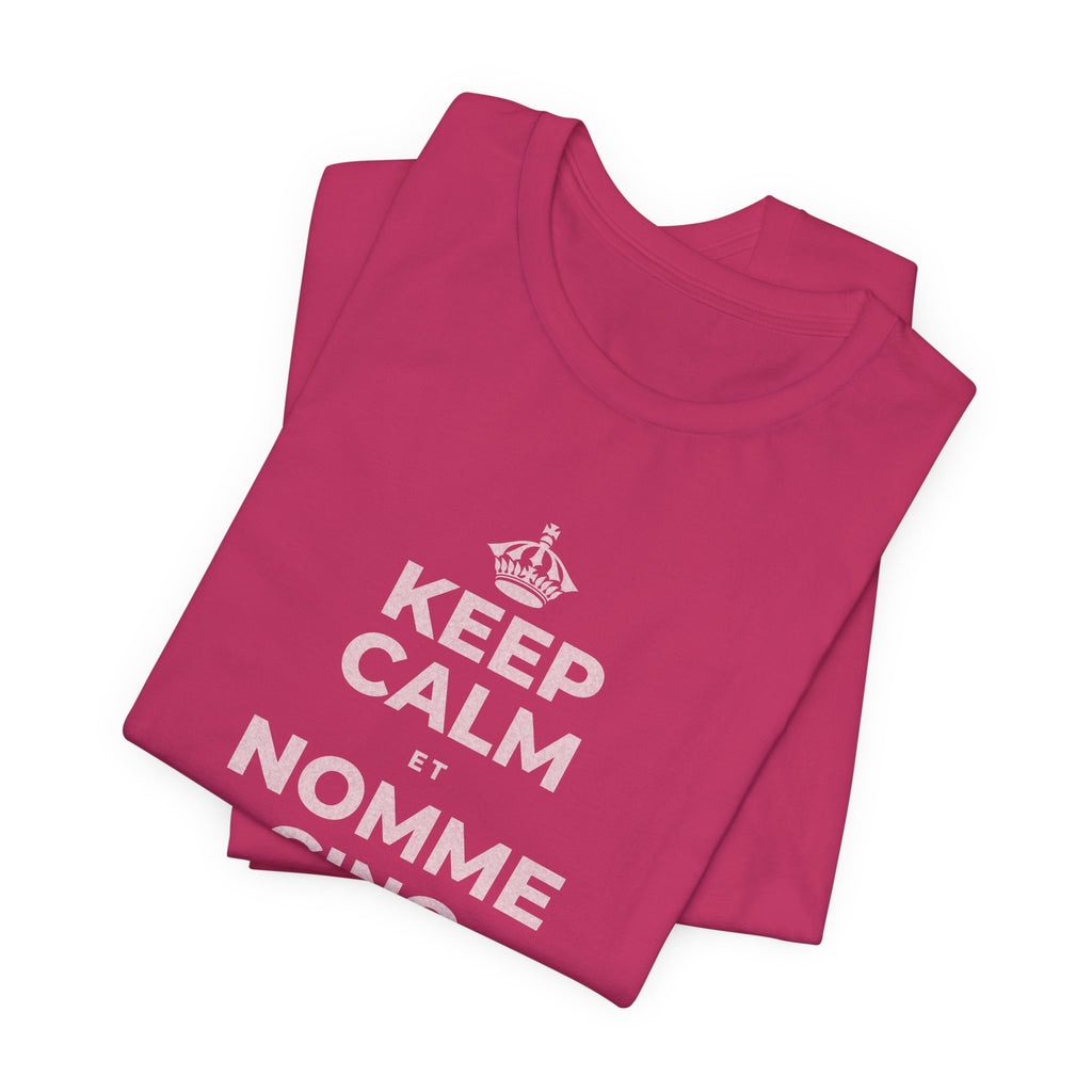 KEEP CALM ET NOMME CINQ CHOSES QUE TU VOIS T-Shirt (Baby Blue–Silver)
