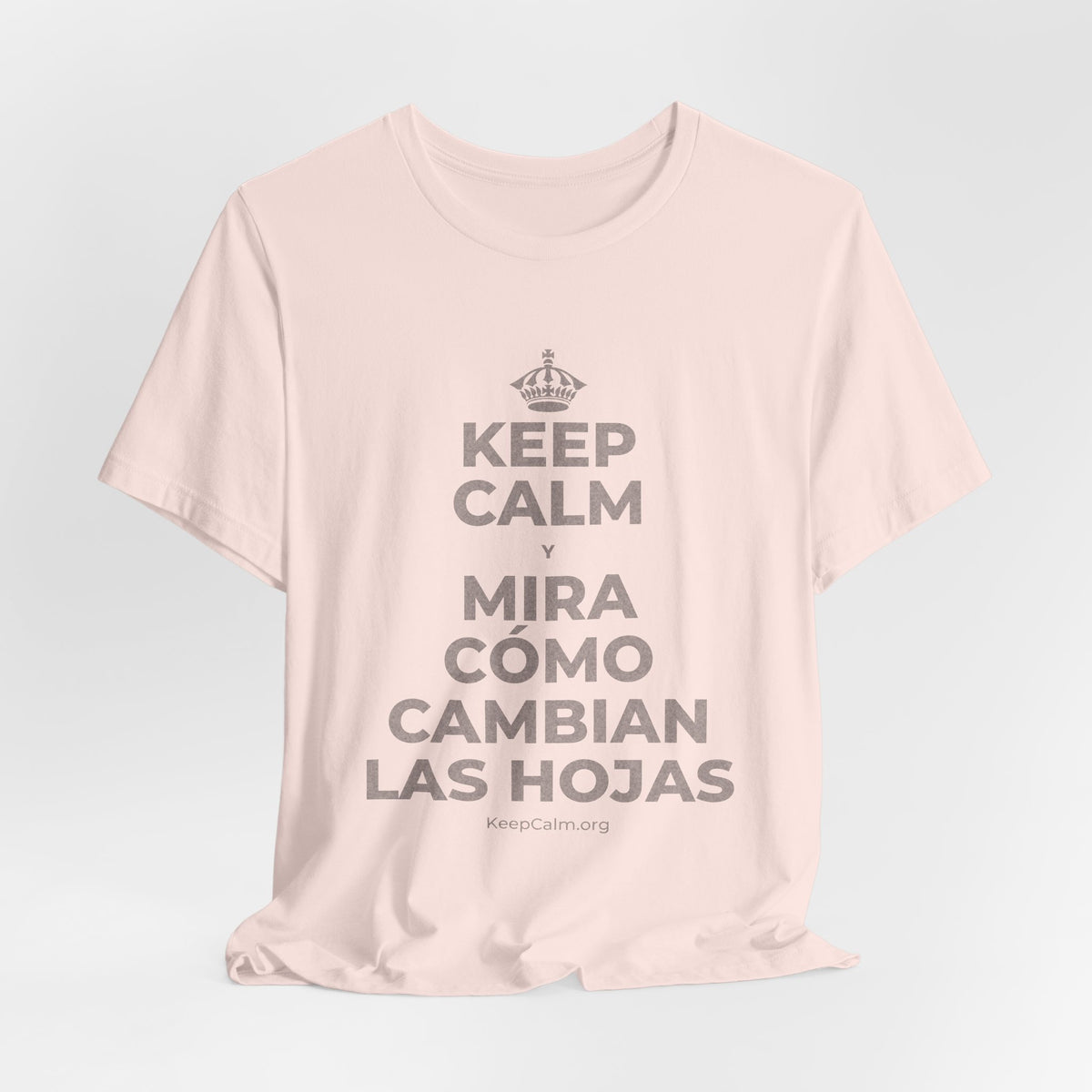KEEP CALM Y MIRA CÓMO CAMBIAN LAS HOJAS T-Shirt (Soft Cream–Heather Mauve)