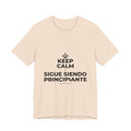KEEP CALM Y SIGUE SIENDO PRINCIPIANTE T-Shirt (Soft Cream–Heather Mauve)