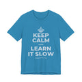 KEEP CALM AND LEARN IT SLOW T-Shirt (White–Asphalt)