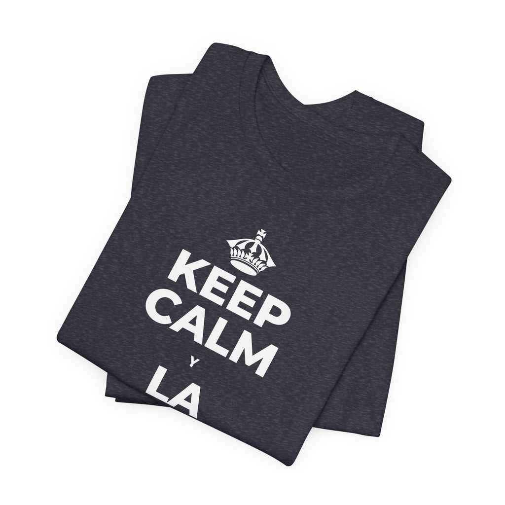 KEEP CALM Y LA FRENTE EN ALTO T-Shirt (White–Asphalt)