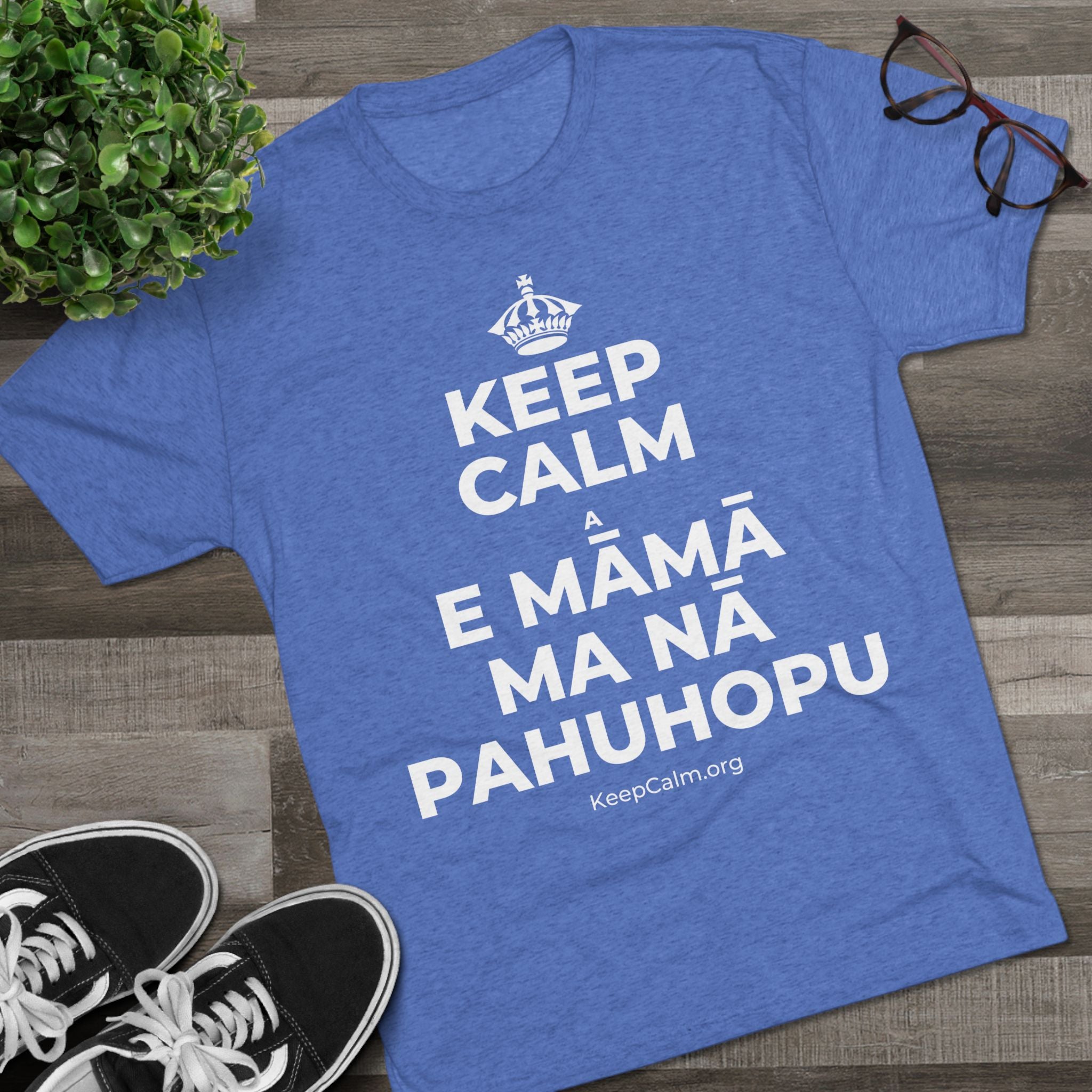KEEP CALM A E MĀMĀ MA NĀ PAHUHOPU Tri-Blend Tee