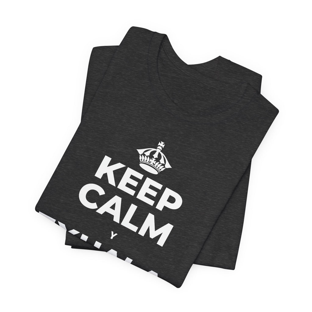 KEEP CALM Y EXHALA, ES VIERNES T-Shirt (White–Asphalt)