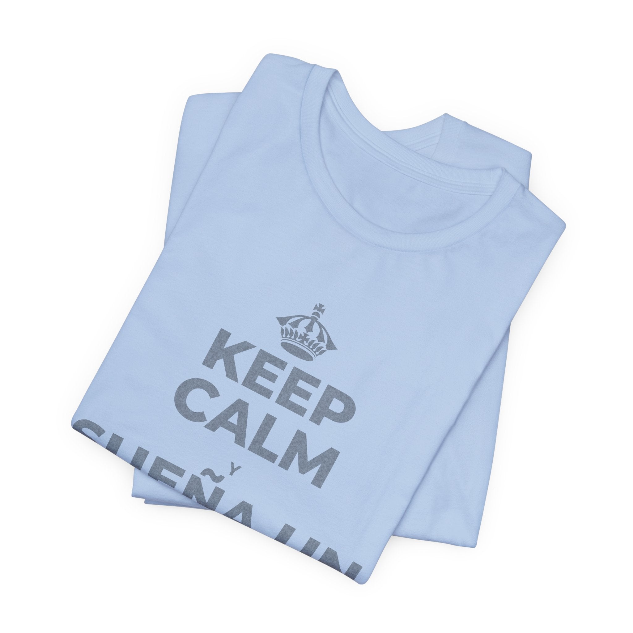 KEEP CALM Y SUEÑA UN POCO MÁS GRANDE T-Shirt (Baby Blue–Silver)