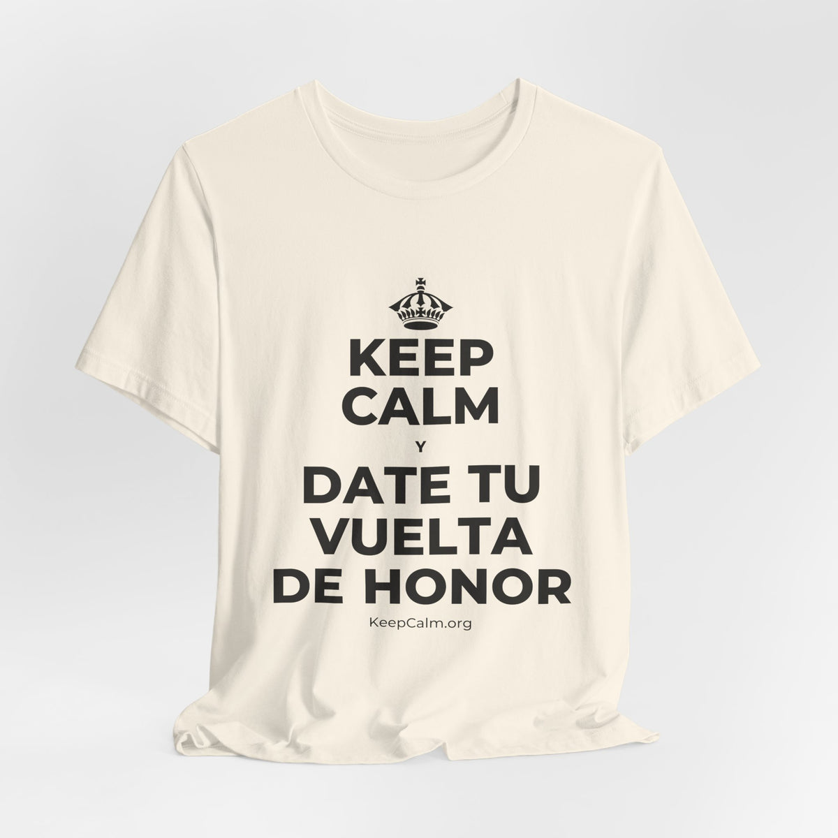 KEEP CALM Y DATE TU VUELTA DE HONOR T-Shirt (White–Asphalt)