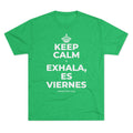 KEEP CALM Y EXHALA, ES VIERNES Tri-Blend Tee