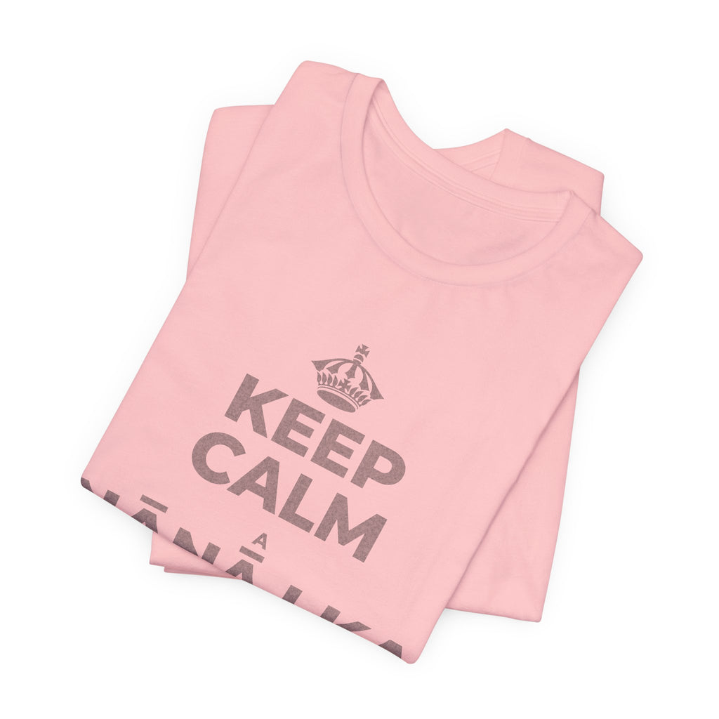 KEEP CALM A NĀNĀ I KA NAPOʻO LĀ LOHI T-Shirt (White–Asphalt)