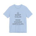 KEEP CALM Y HAZ COSAS DIFÍCILES T-Shirt (Baby Blue–Silver)