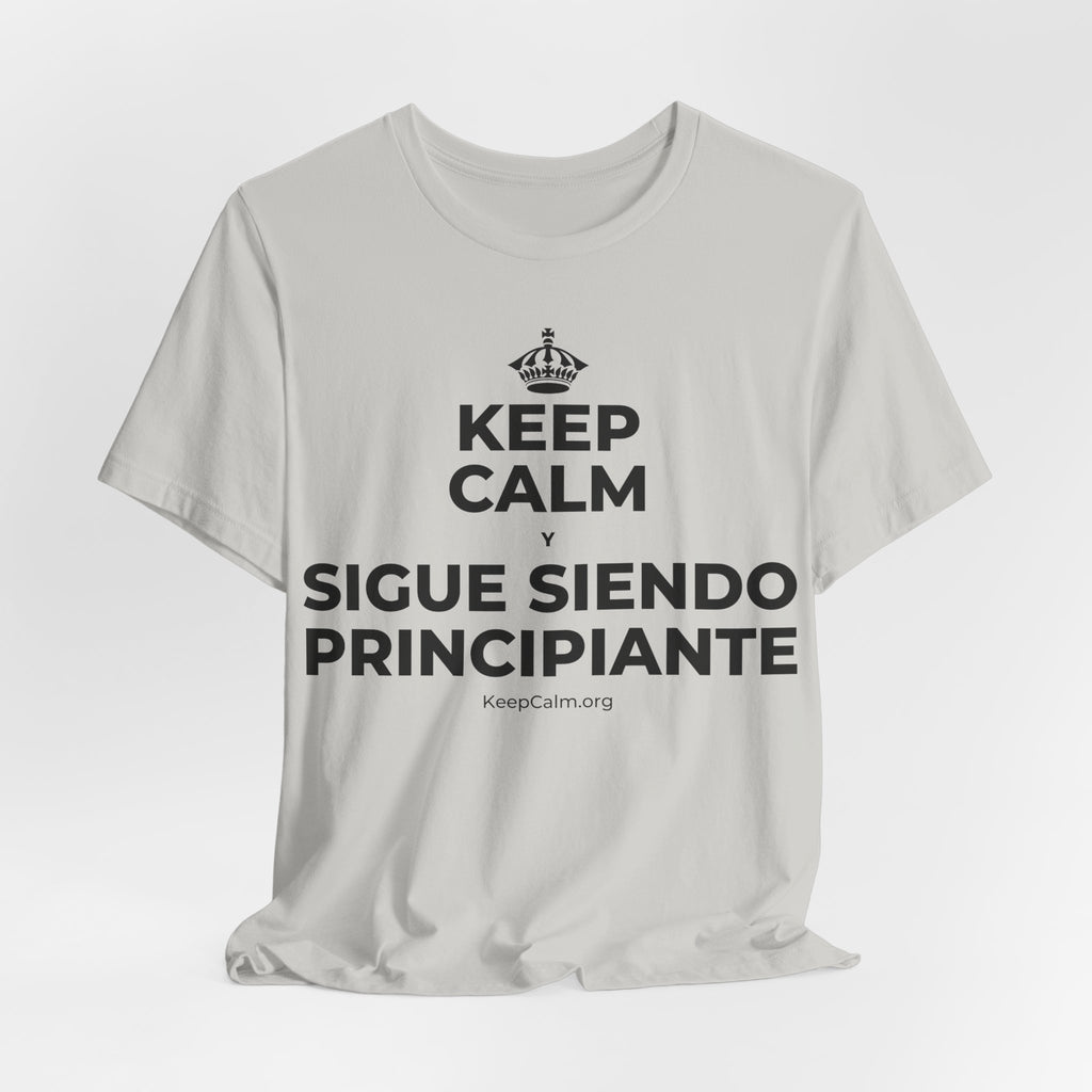 KEEP CALM Y SIGUE SIENDO PRINCIPIANTE T-Shirt (Baby Blue–Silver)