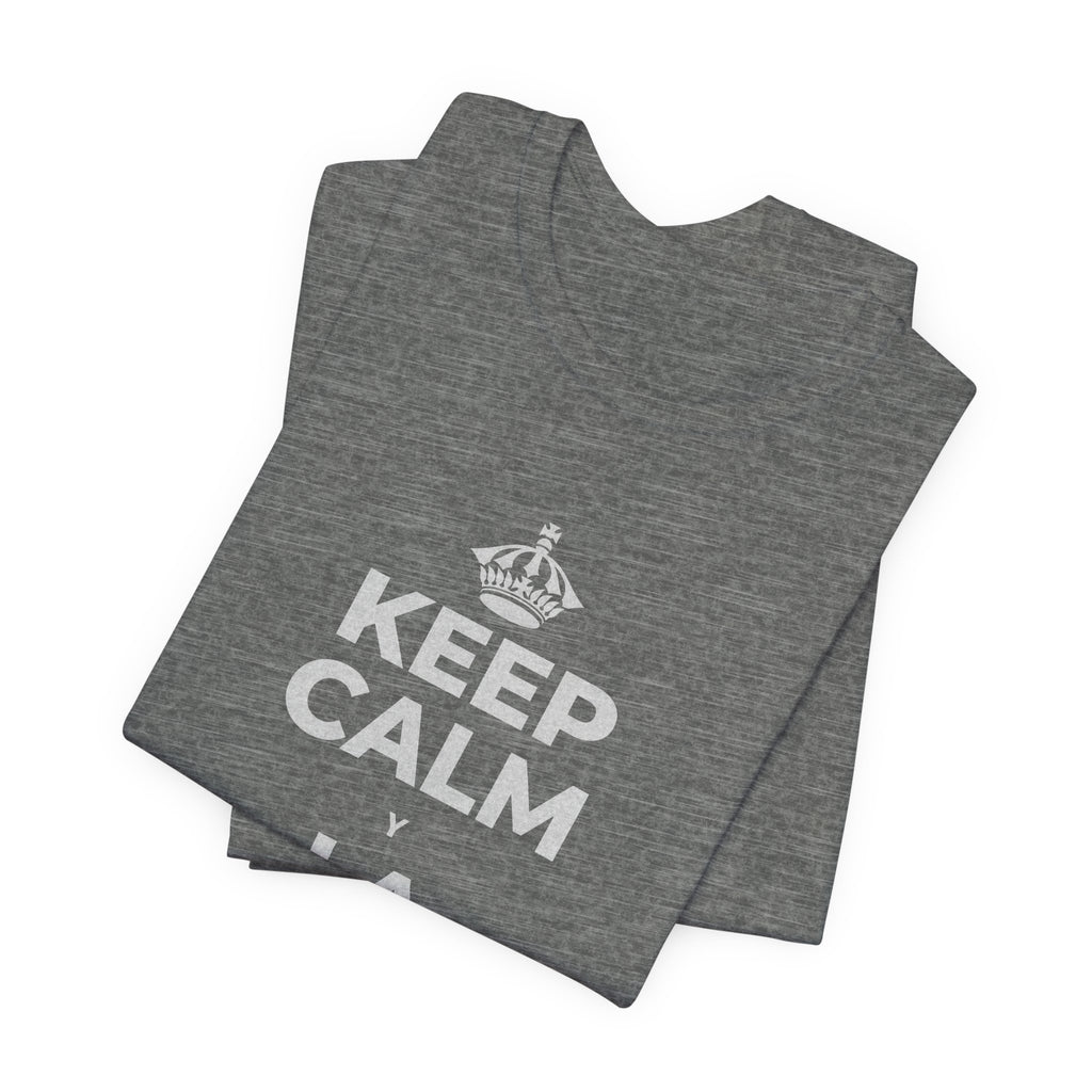 KEEP CALM Y LA FRENTE EN ALTO T-Shirt (Baby Blue–Silver)