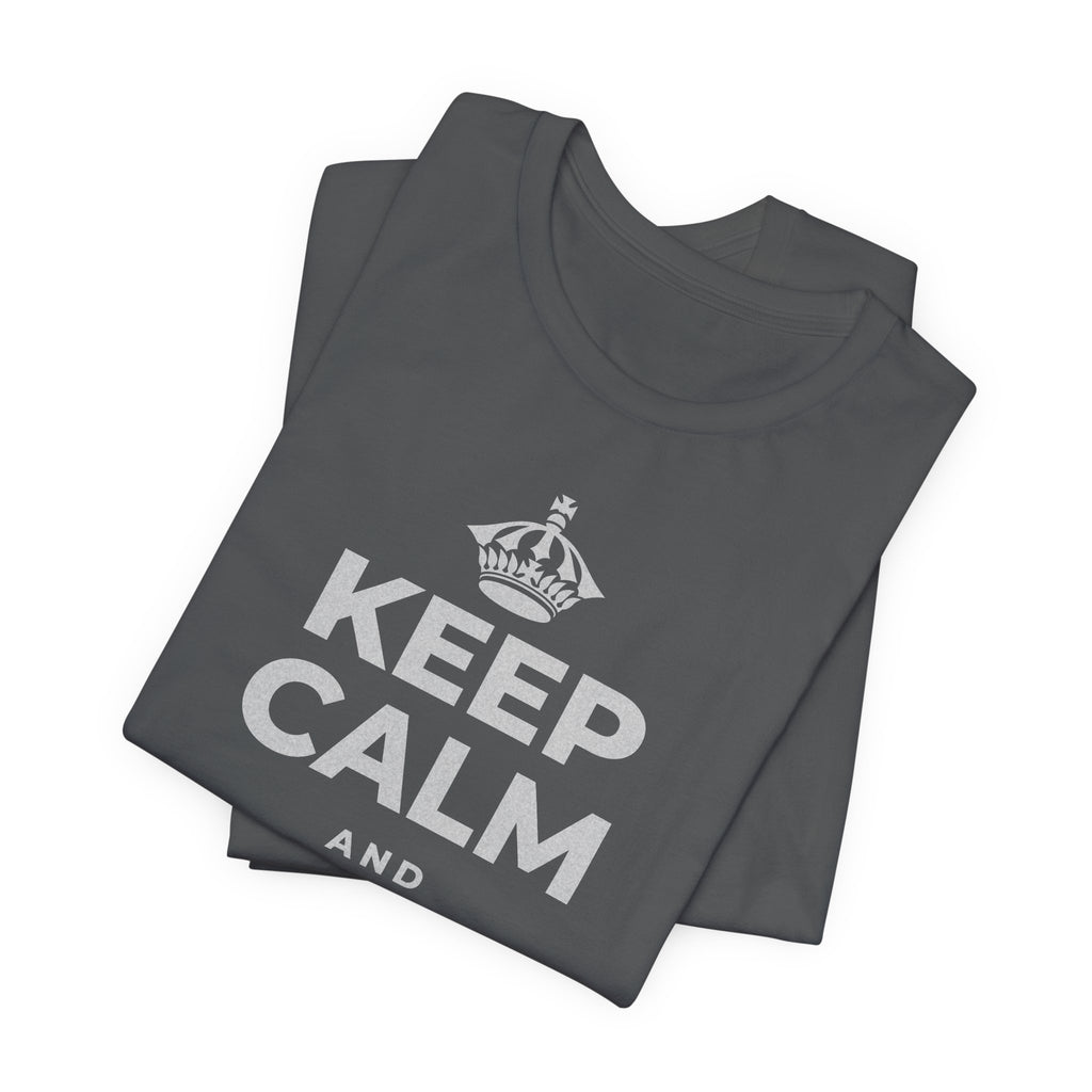 KEEP CALM AND انعم بالشمس T-Shirt (White–Asphalt)