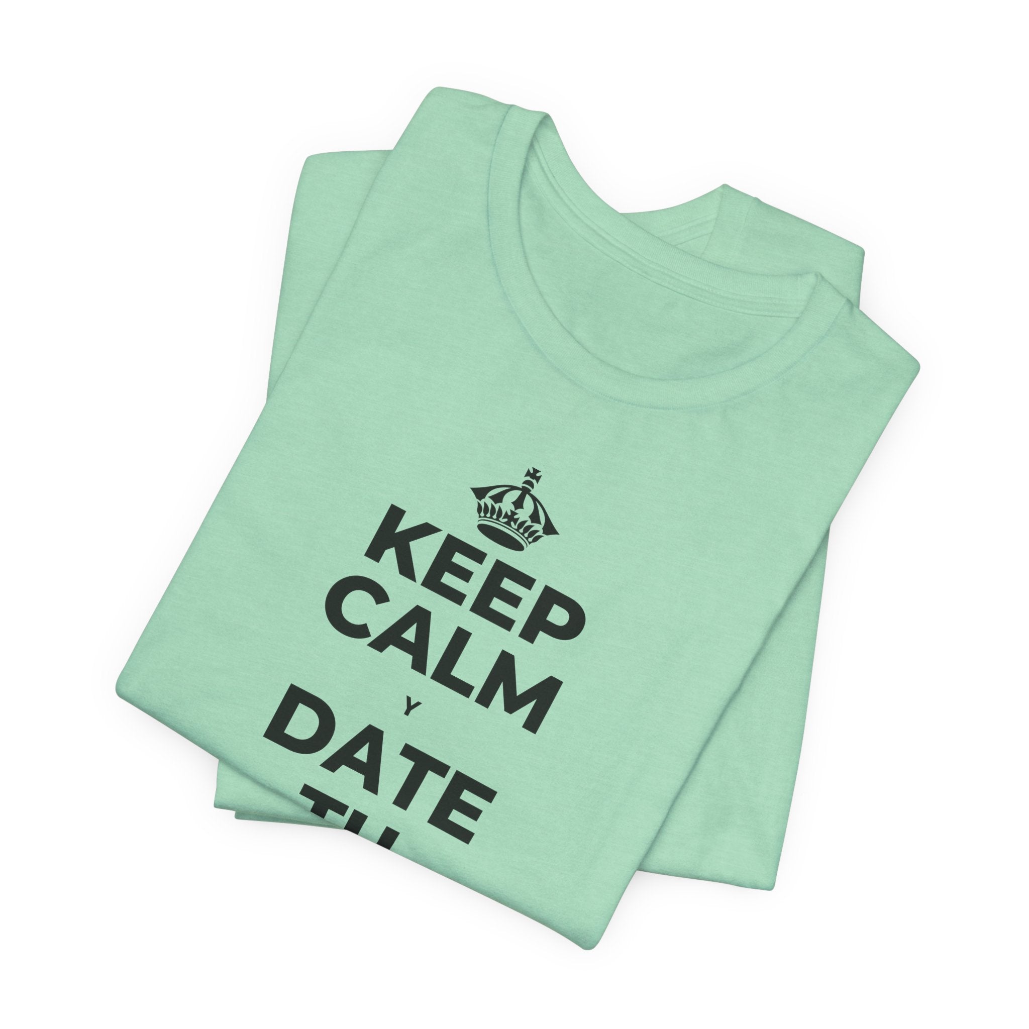 KEEP CALM Y DATE TU VUELTA DE HONOR T-Shirt (Baby Blue–Silver)
