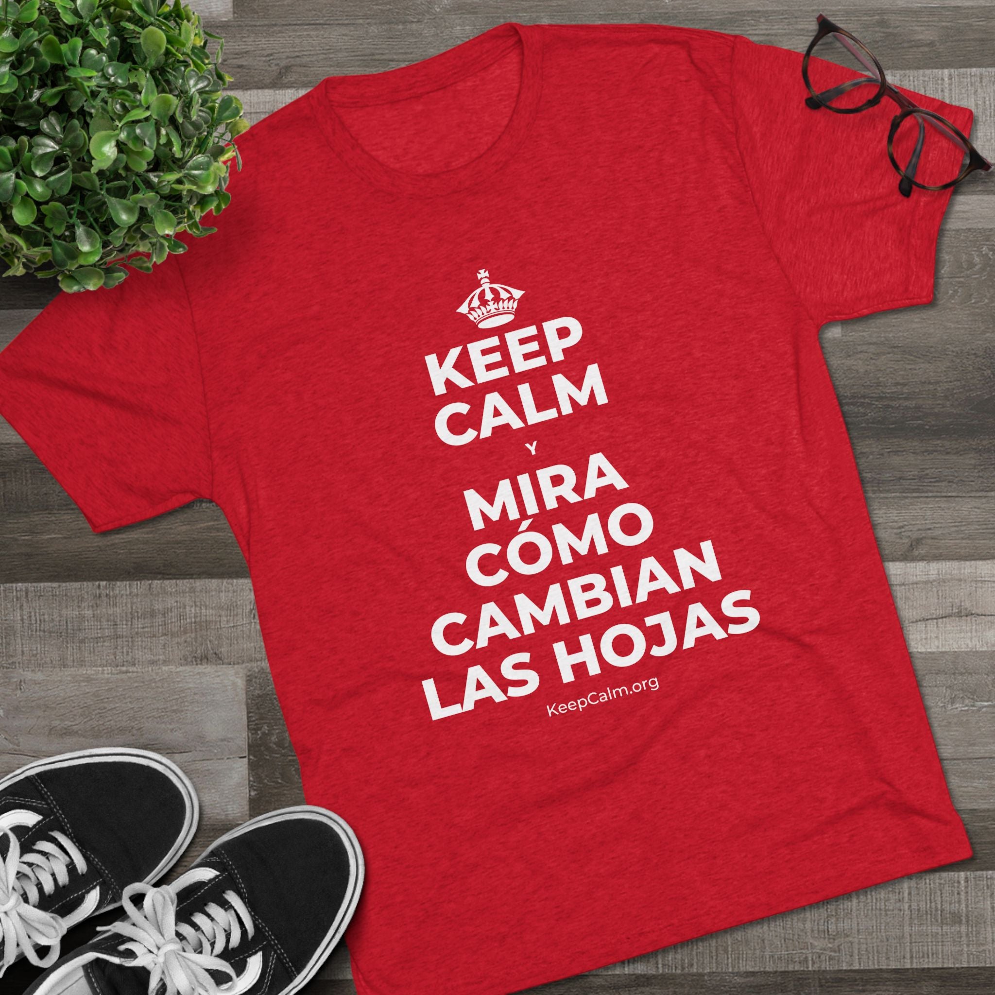 KEEP CALM Y MIRA CÓMO CAMBIAN LAS HOJAS Tri-Blend Tee