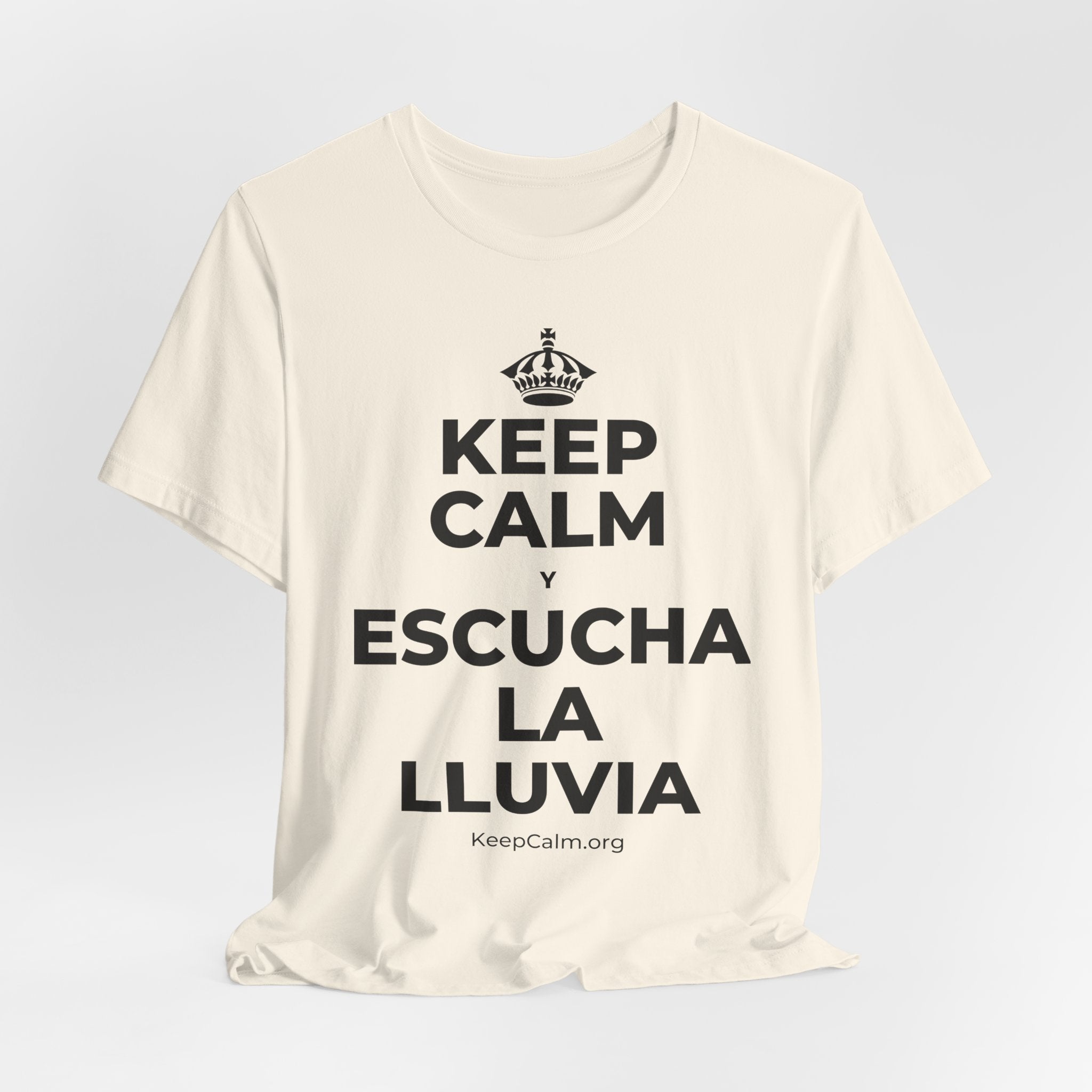 KEEP CALM Y ESCUCHA LA LLUVIA T-Shirt (White–Asphalt)