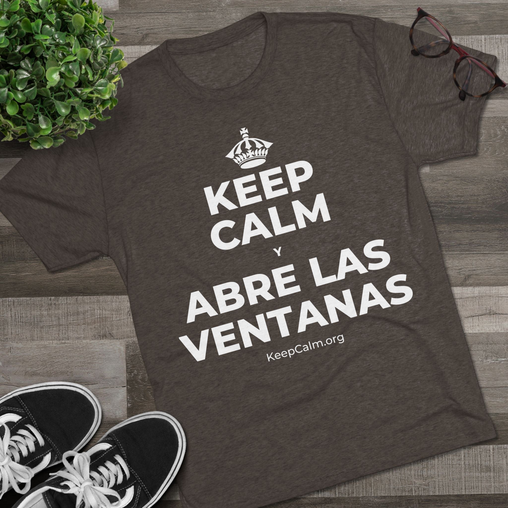 KEEP CALM Y ABRE LAS VENTANAS Tri-Blend Tee