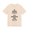 KEEP CALM Y LA FRENTE EN ALTO T-Shirt (Soft Cream–Heather Mauve)