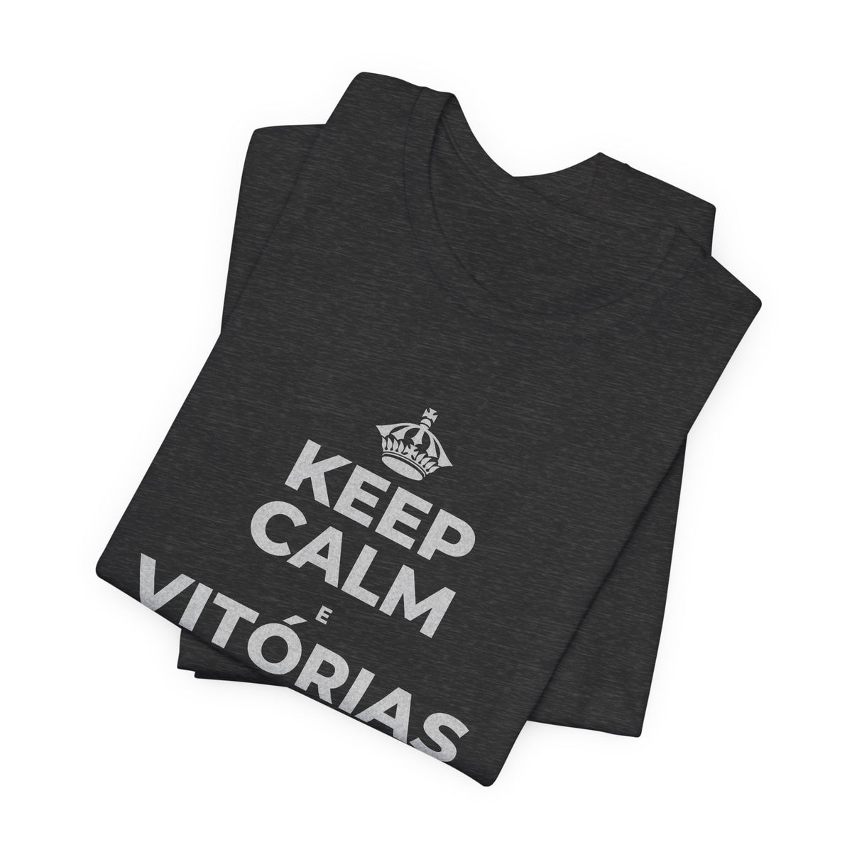 KEEP CALM E VITÓRIAS PEQUENAS, SEMANA GRANDE T-Shirt (White–Asphalt)