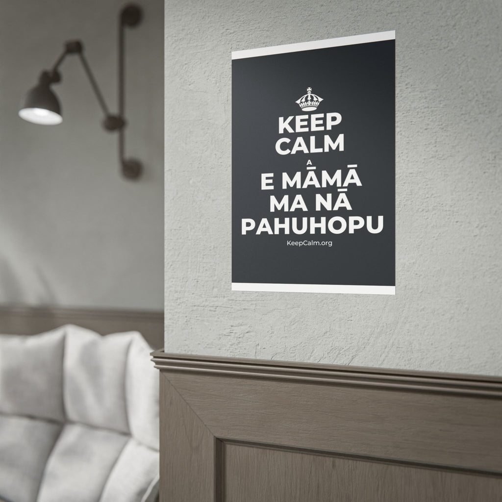 KEEP CALM A E MĀMĀ MA NĀ PAHUHOPU Poster (Dark)