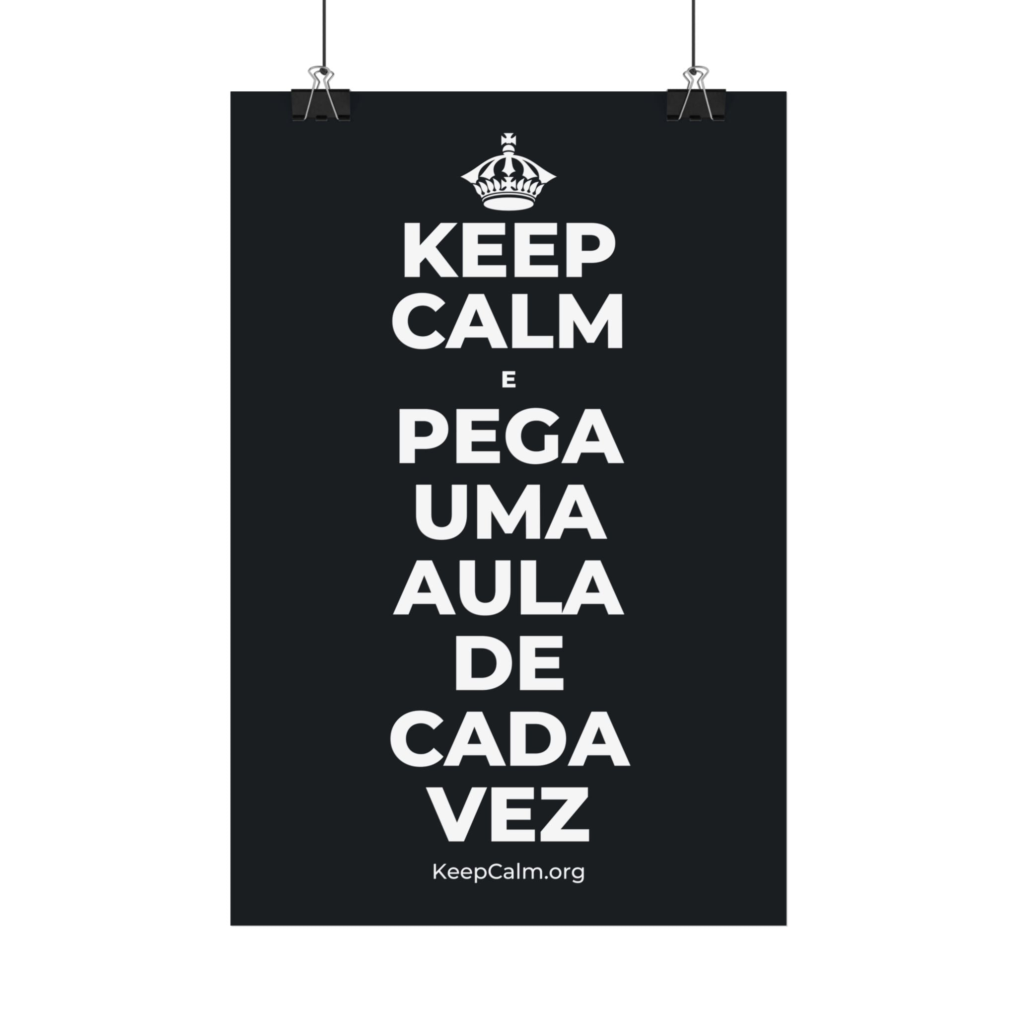 KEEP CALM E PEGA UMA AULA DE CADA VEZ Satin Poster (Dark)