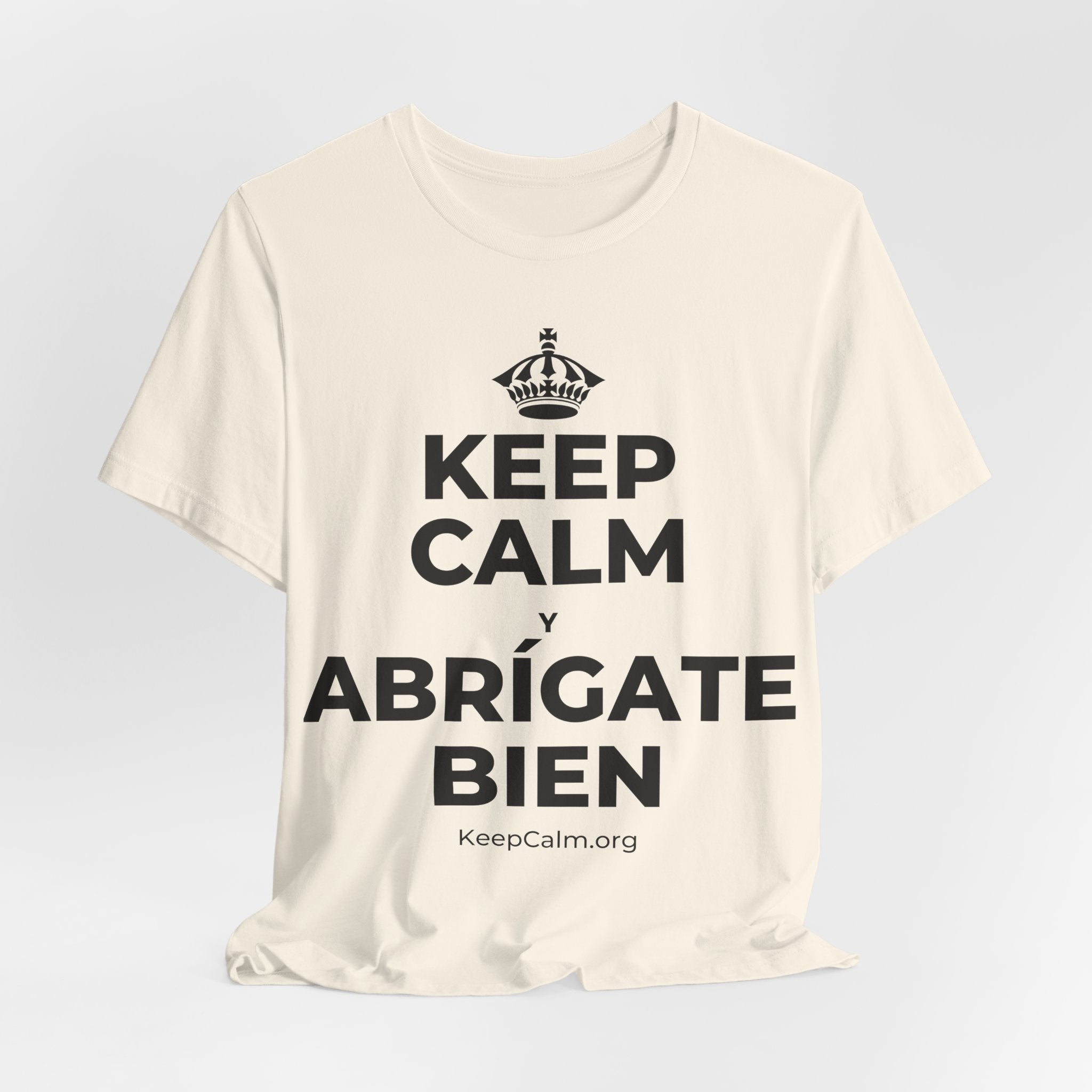 KEEP CALM Y ABRÍGATE BIEN T-Shirt (White–Asphalt)
