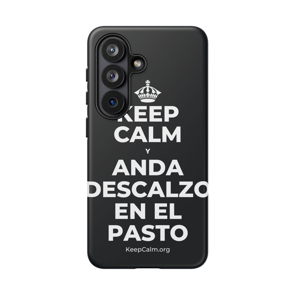 KEEP CALM Y ANDA DESCALZO EN EL PASTO Phone Case (Dark)