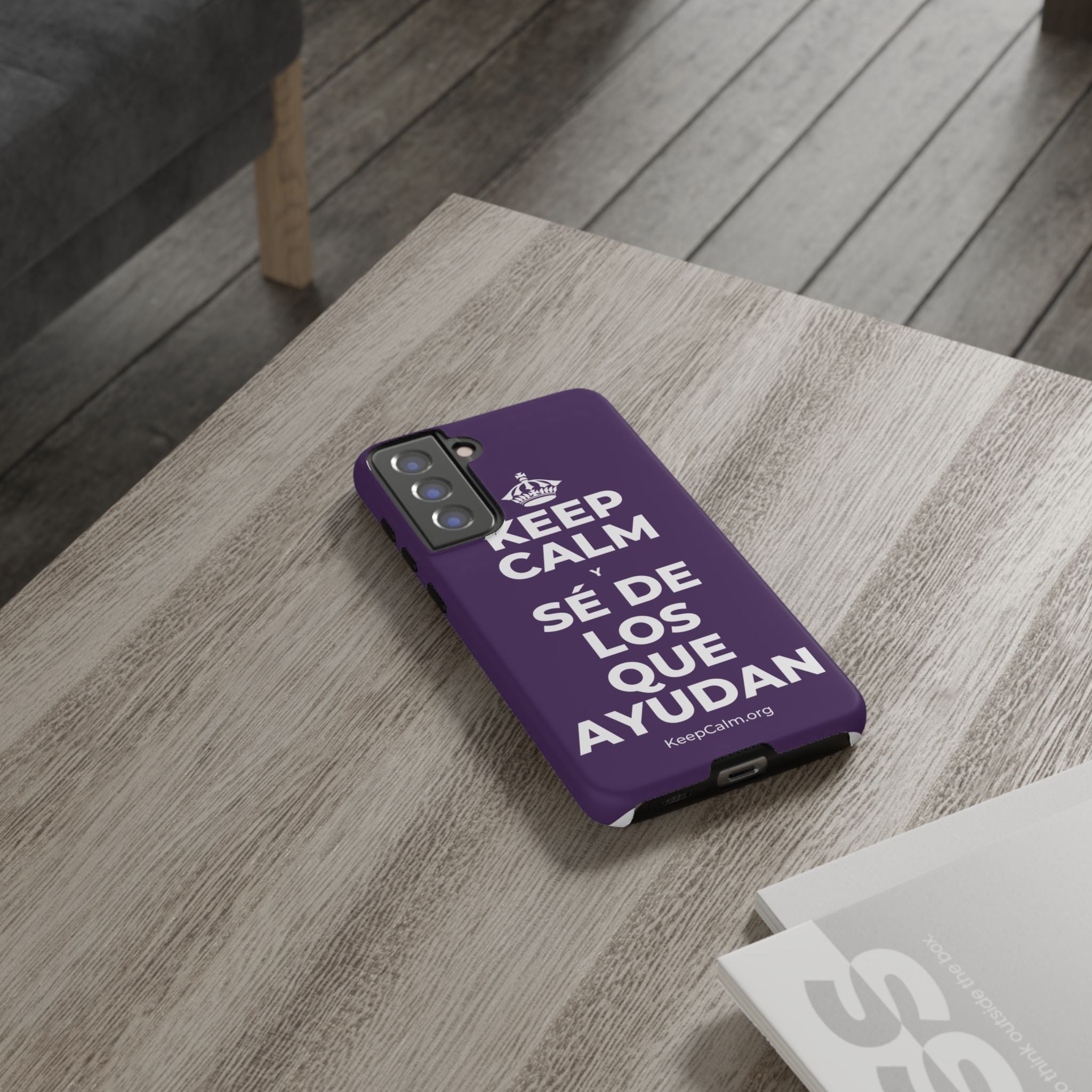 KEEP CALM Y SÉ DE LOS QUE AYUDAN Phone Case