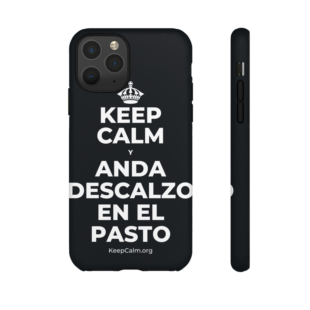 KEEP CALM Y ANDA DESCALZO EN EL PASTO Phone Case (Dark)