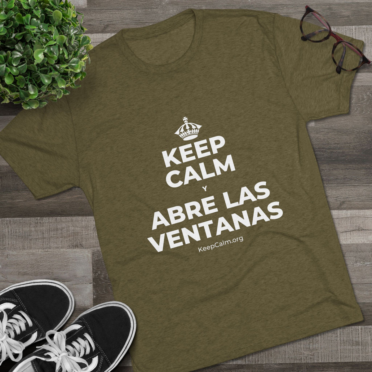 KEEP CALM Y ABRE LAS VENTANAS Tri-Blend Tee