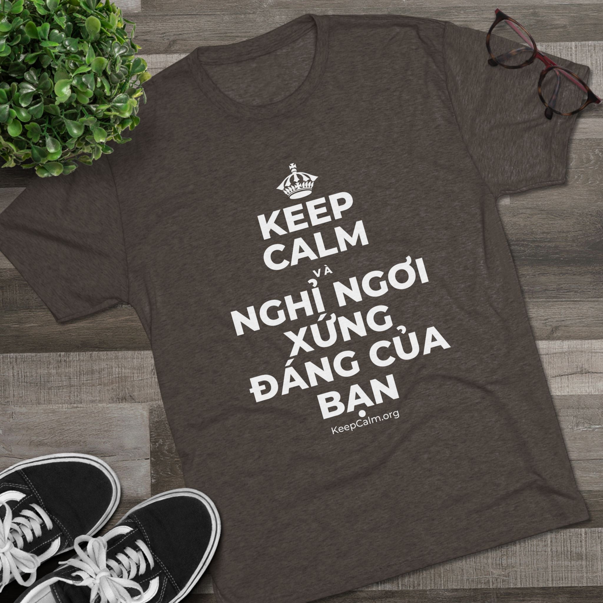 KEEP CALM VÀ NGHỈ NGƠI XỨNG ĐÁNG CỦA BẠN Tri-Blend Tee