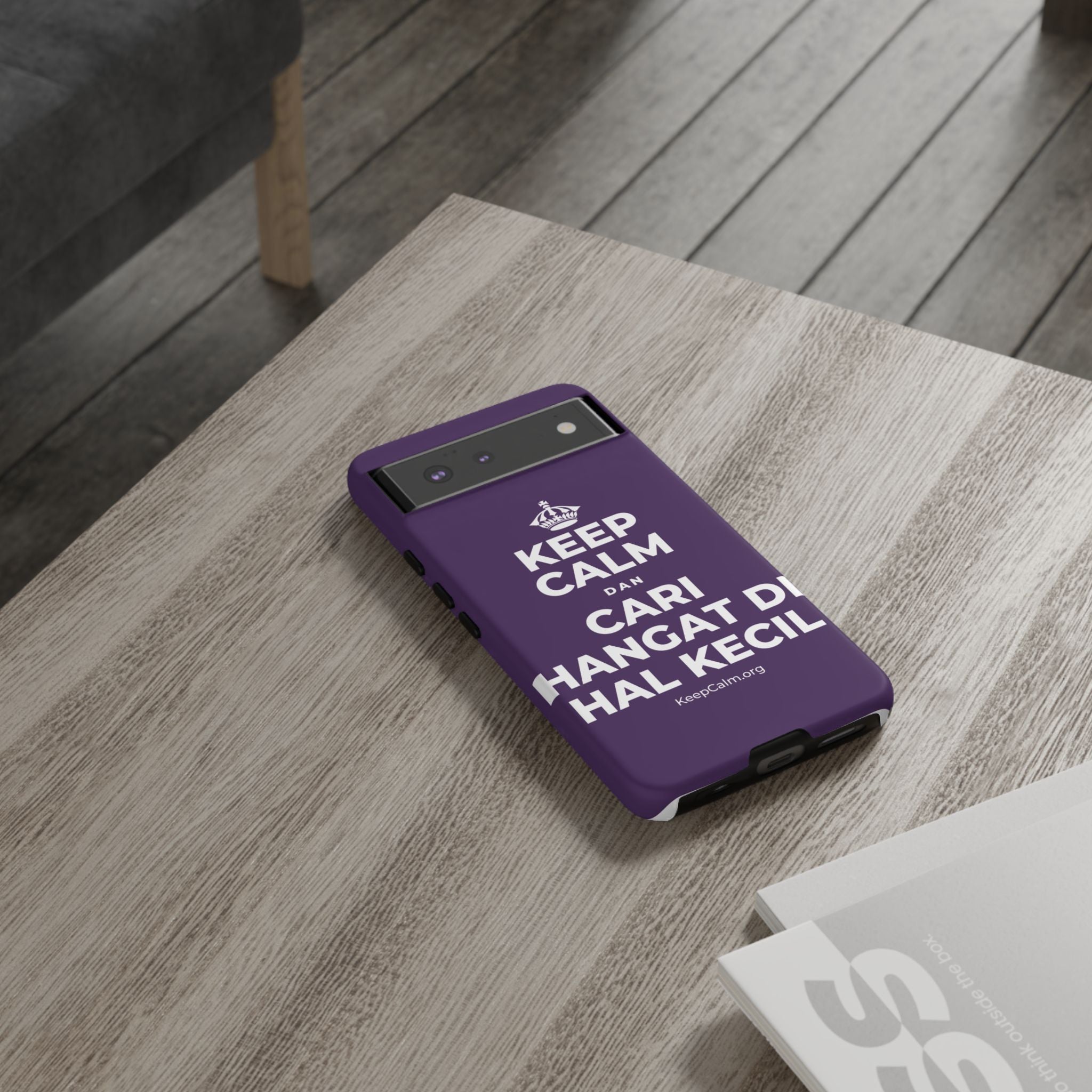 KEEP CALM DAN CARI HANGAT DI HAL KECIL Phone Case