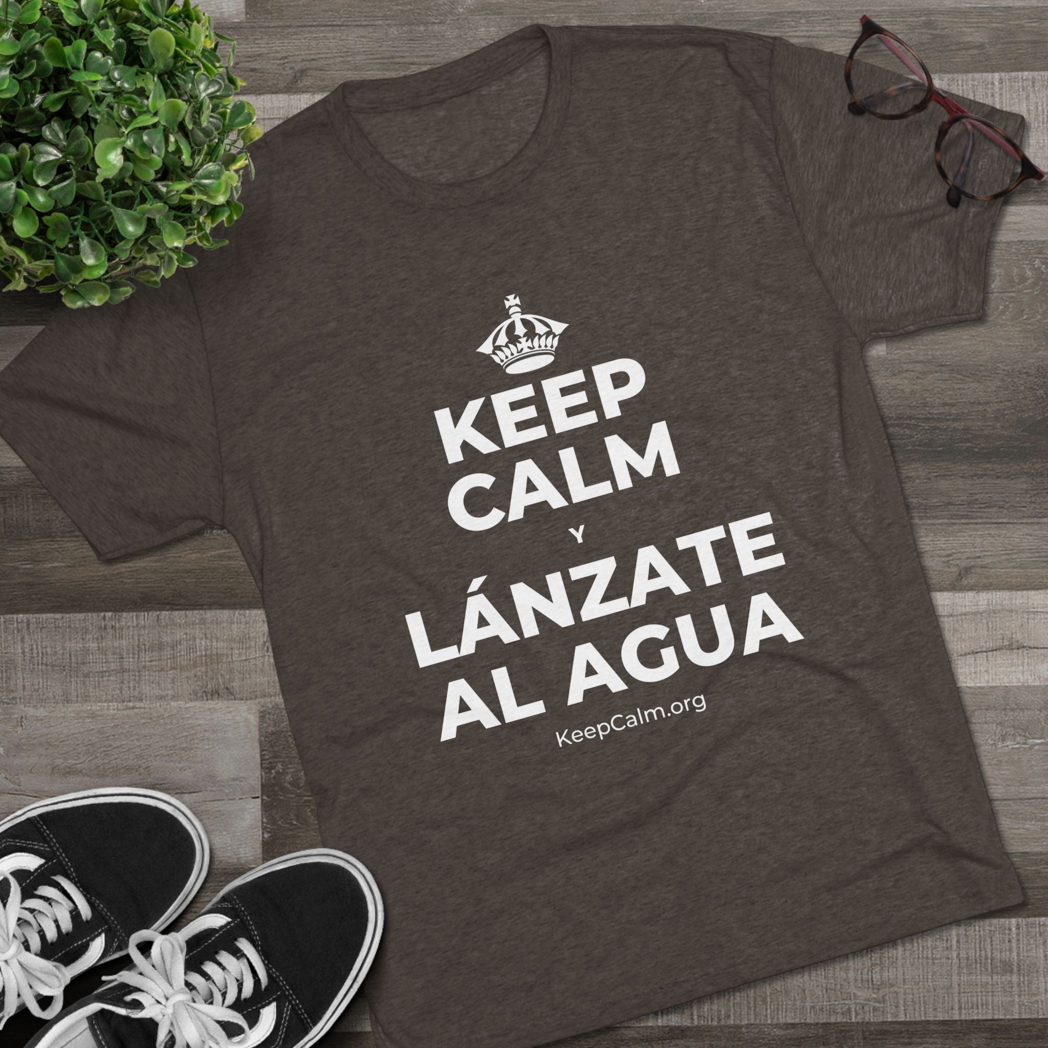 KEEP CALM Y LÁNZATE AL AGUA Tri-Blend Tee