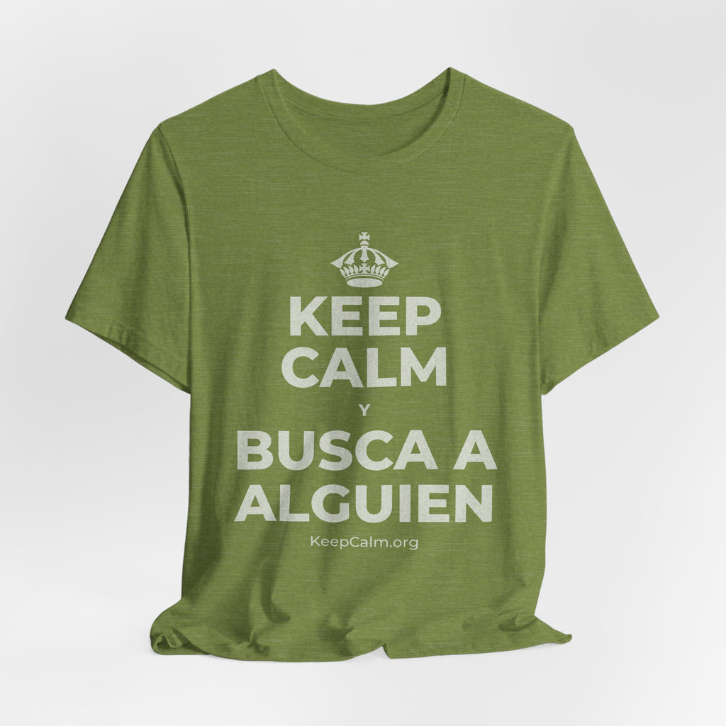 KEEP CALM Y BUSCA A ALGUIEN T-Shirt (Baby Blue–Silver)