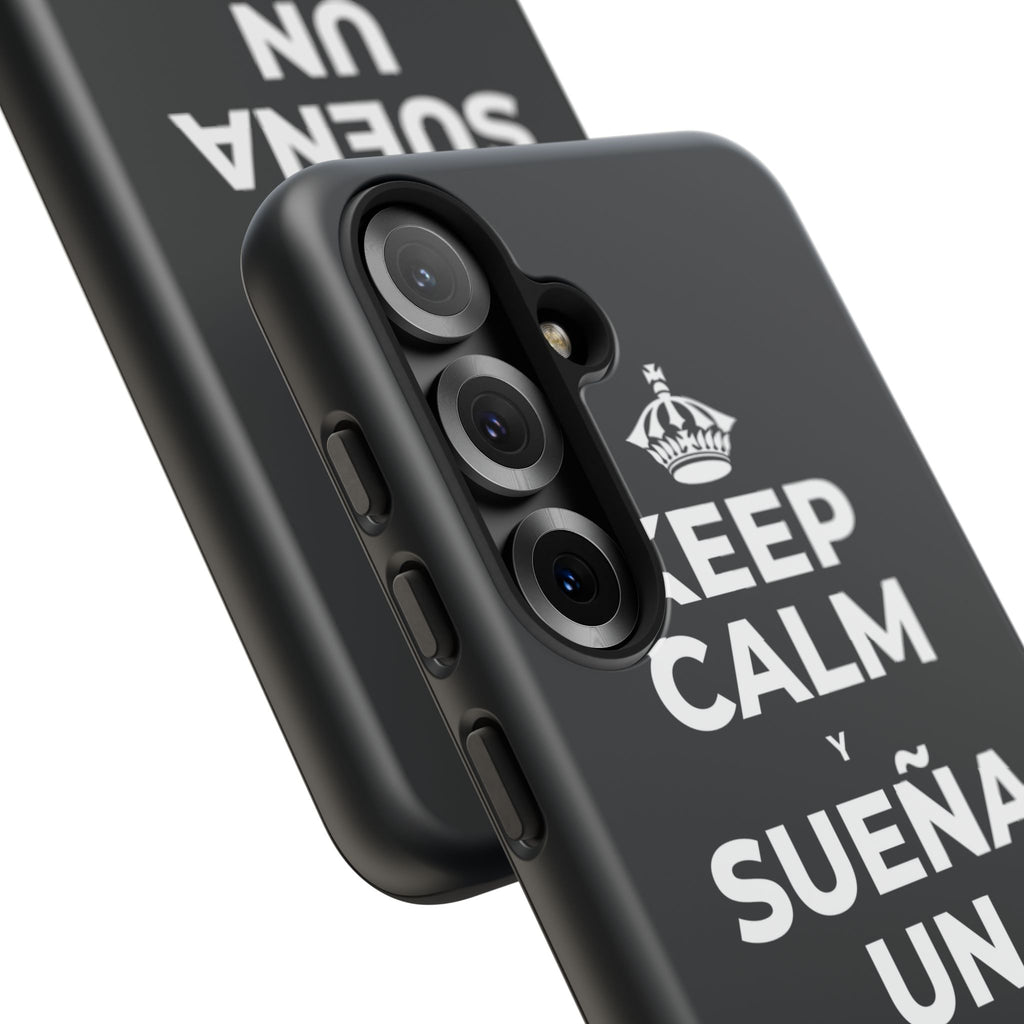 KEEP CALM Y SUEÑA UN POCO MÁS GRANDE Phone Case (Dark)
