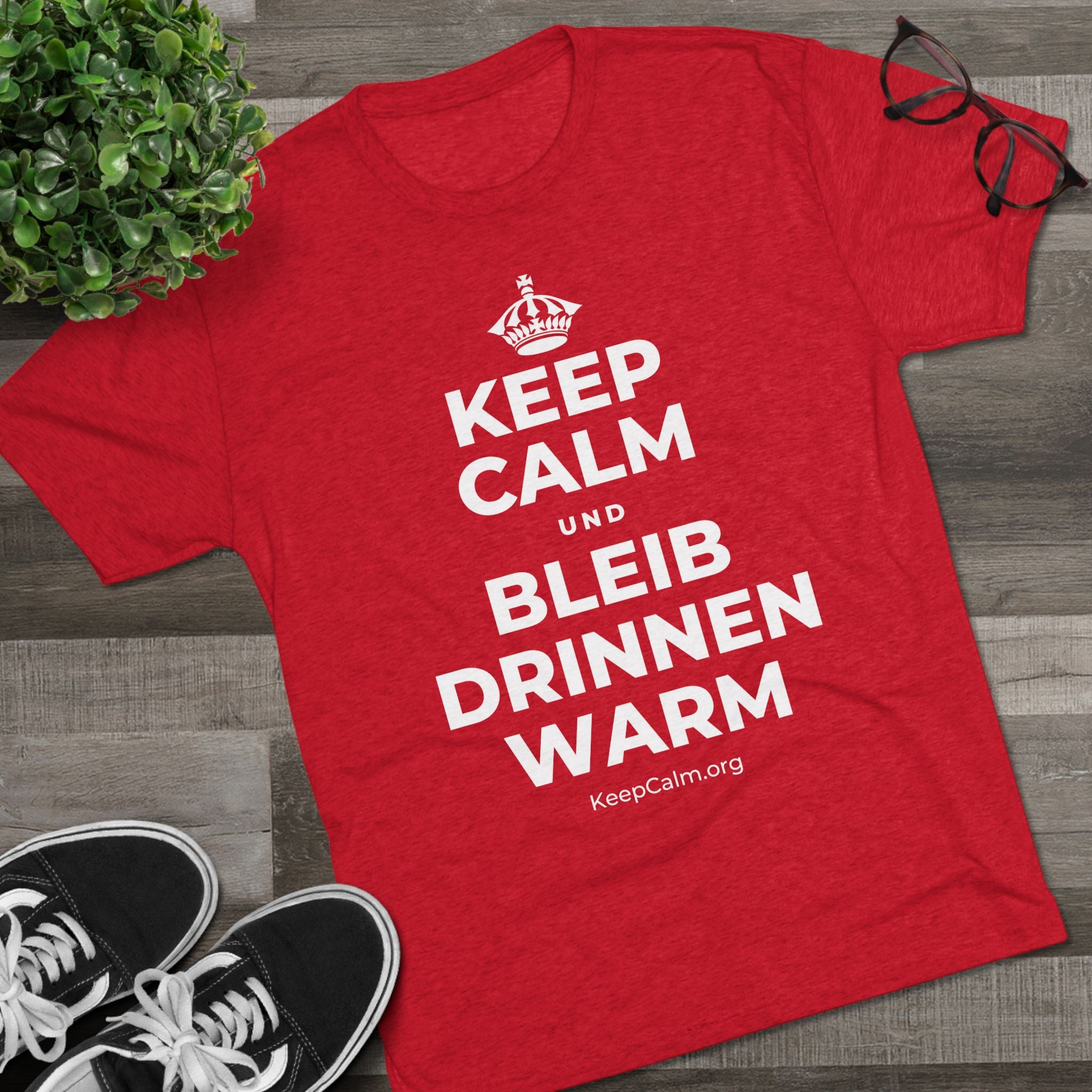 KEEP CALM UND BLEIB DRINNEN WARM Tri-Blend Tee