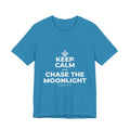 KEEP CALM AND CHASE THE MOONLIGHT T-Shirt (White–Asphalt)