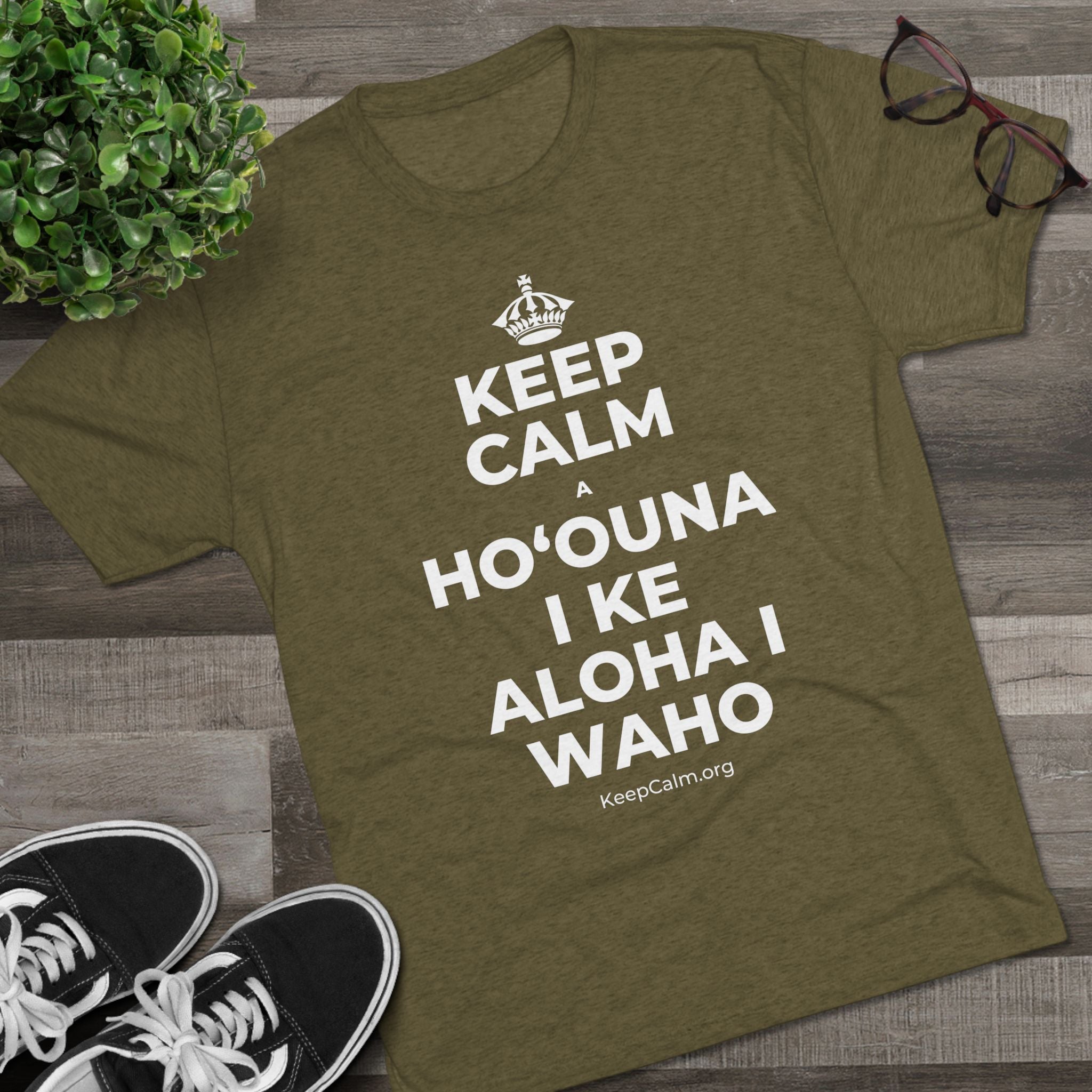 KEEP CALM A HOʻOUNA I KE ALOHA I WAHO Tri-Blend Tee