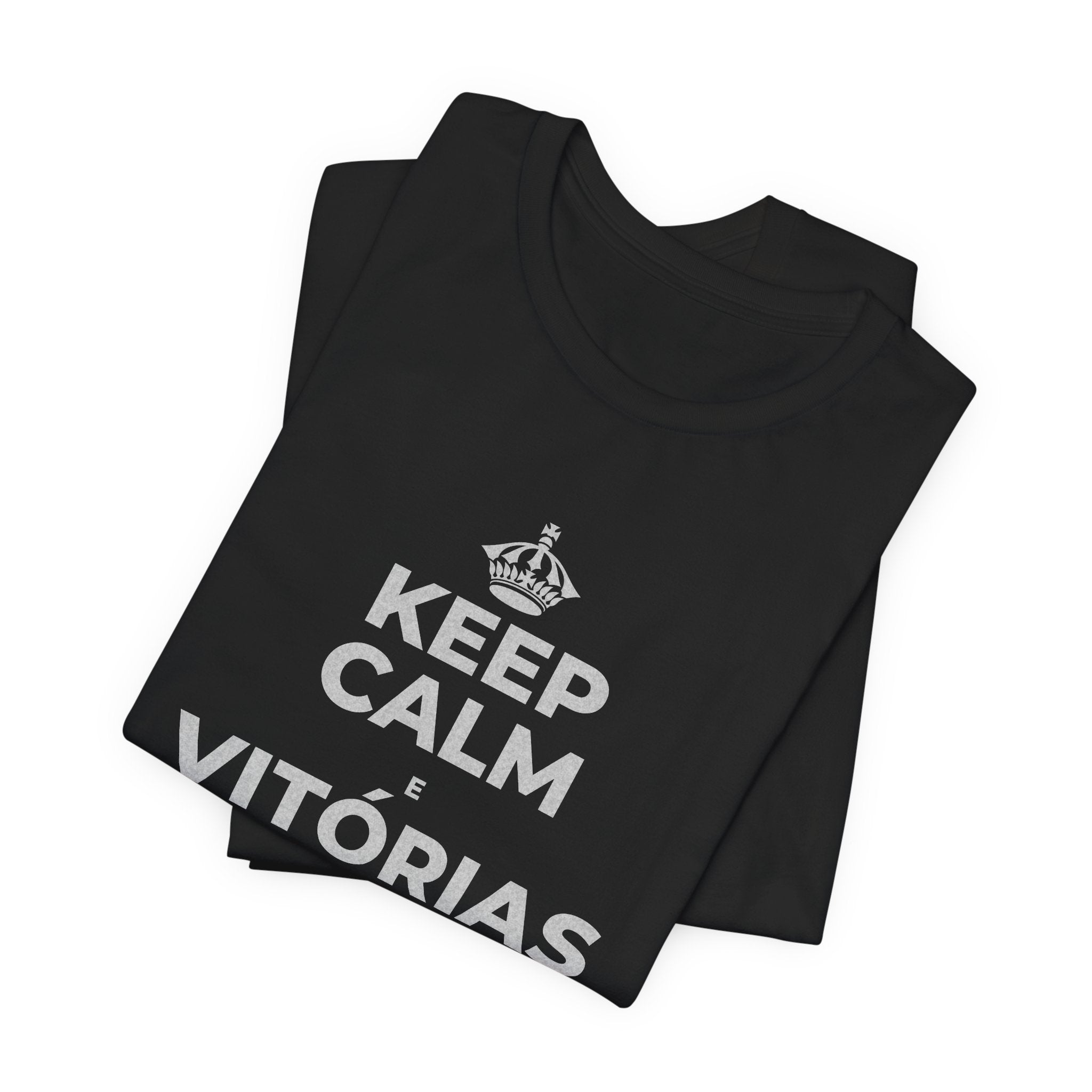 KEEP CALM E VITÓRIAS PEQUENAS, SEMANA GRANDE T-Shirt (White–Asphalt)