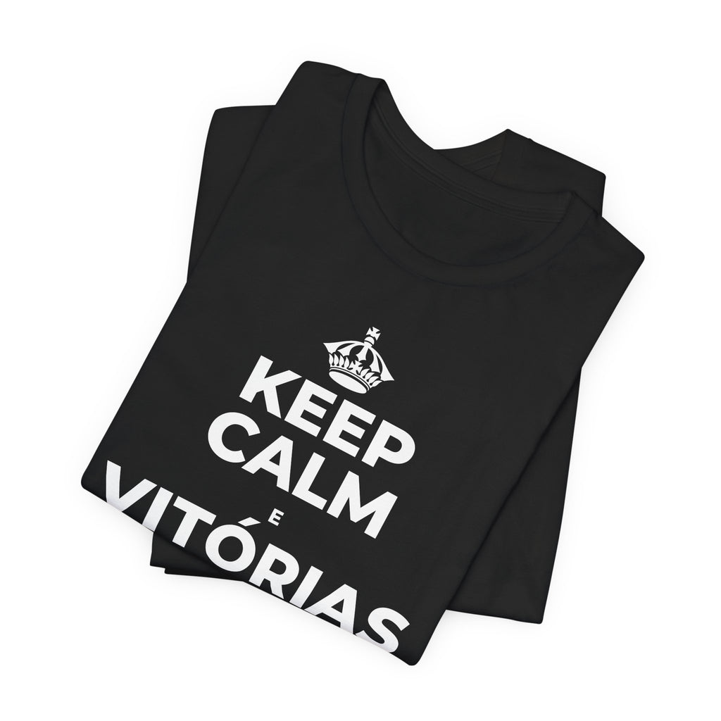 KEEP CALM E VITÓRIAS PEQUENAS, SEMANA GRANDE T-Shirt (White–Asphalt)