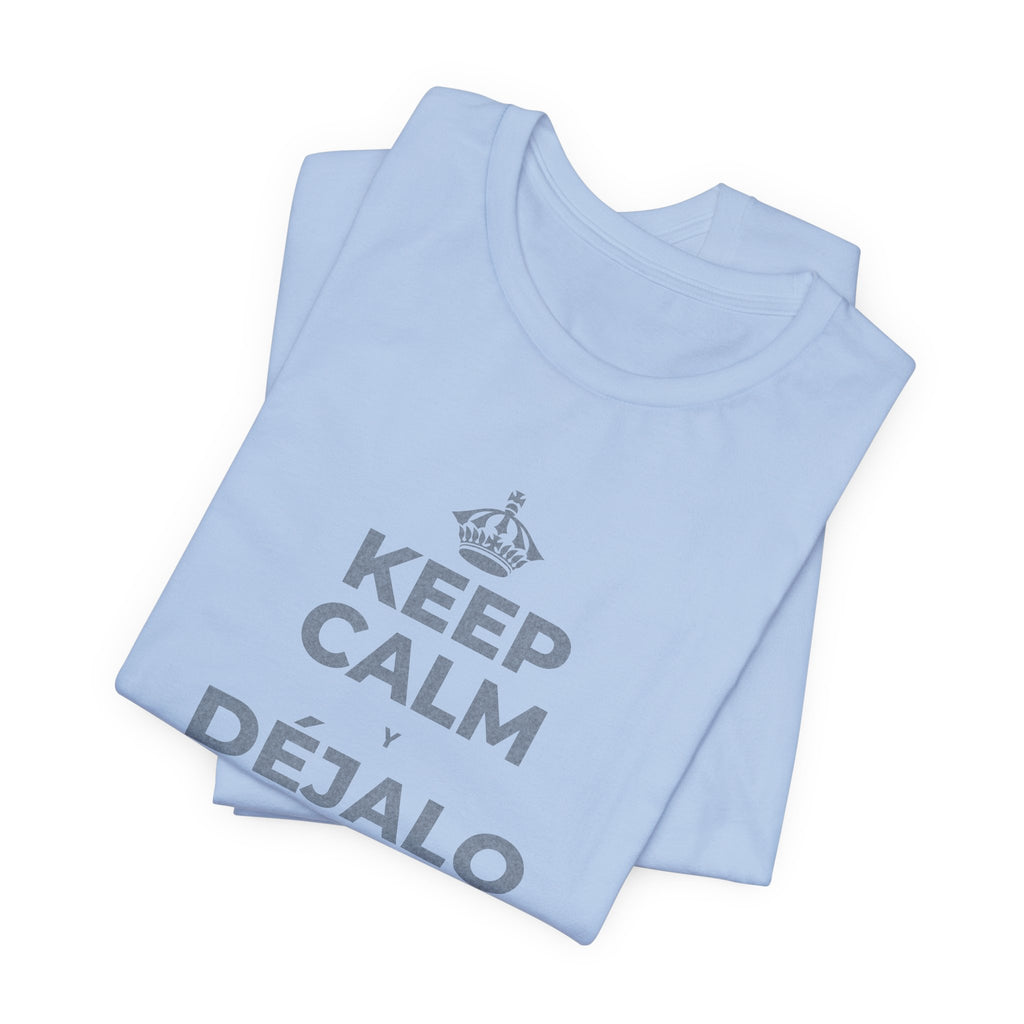KEEP CALM Y DÉJALO MEJOR DE COMO ESTABA T-Shirt (Baby Blue–Silver)