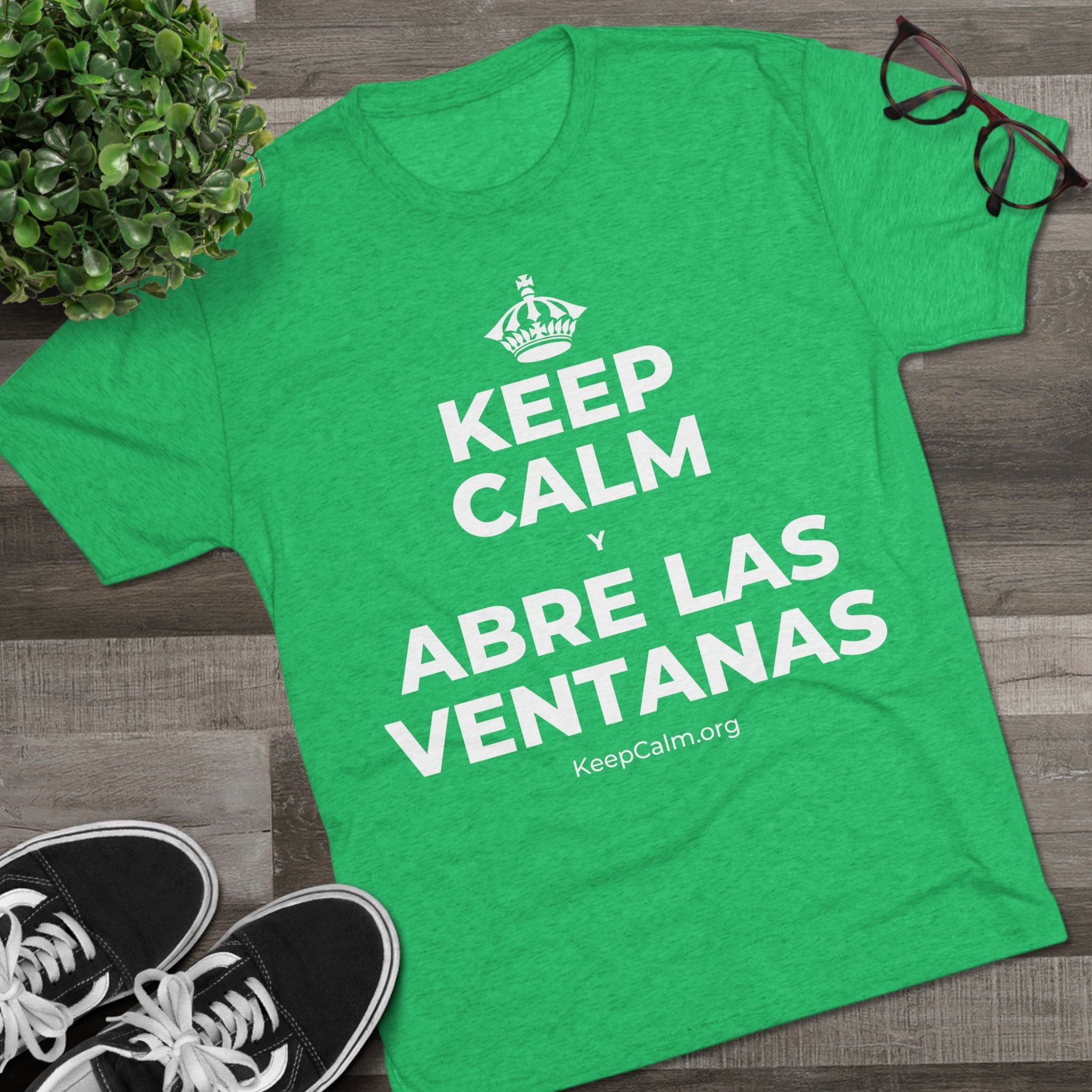 KEEP CALM Y ABRE LAS VENTANAS Tri-Blend Tee